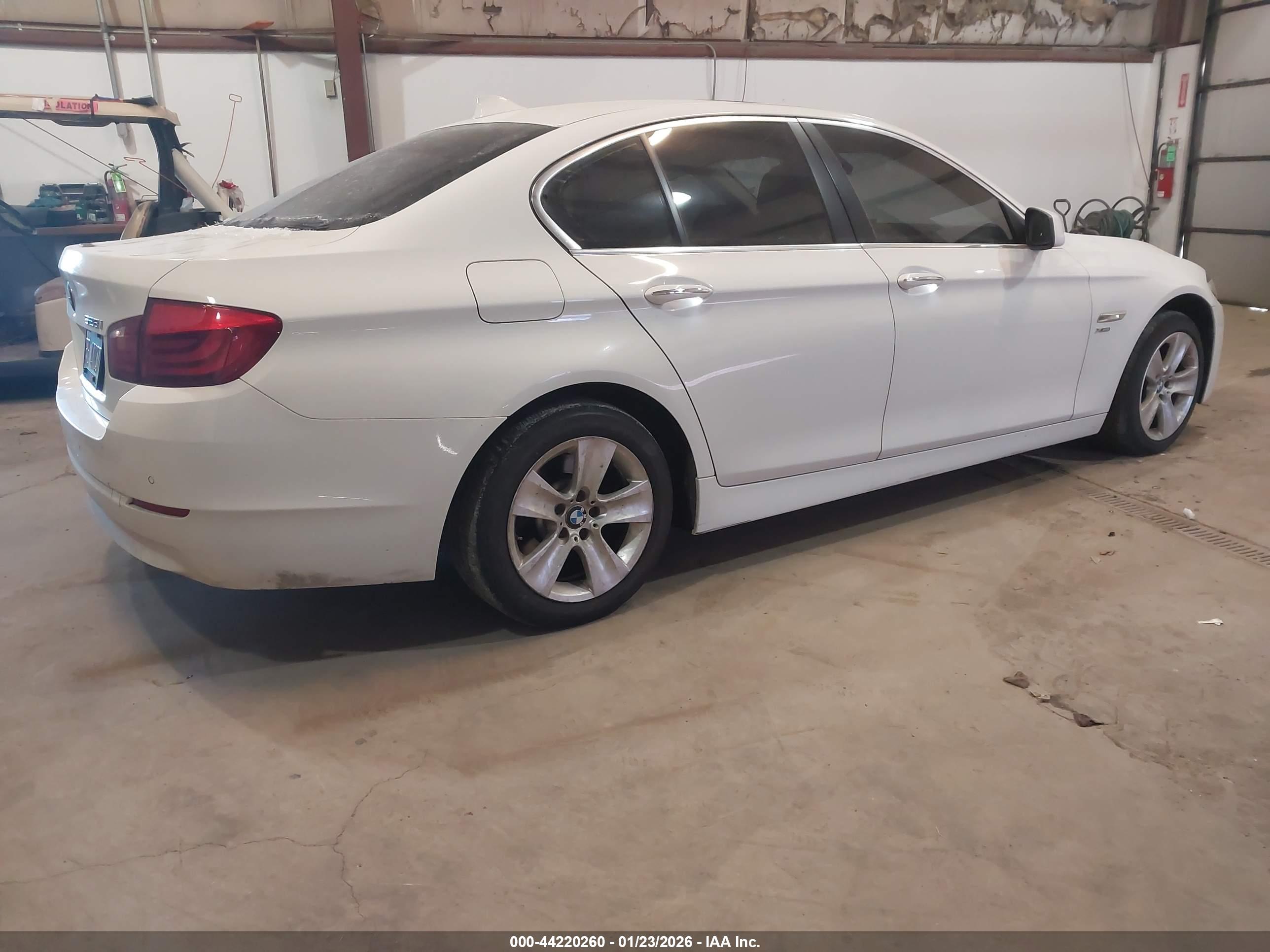 BMW 528I image 4