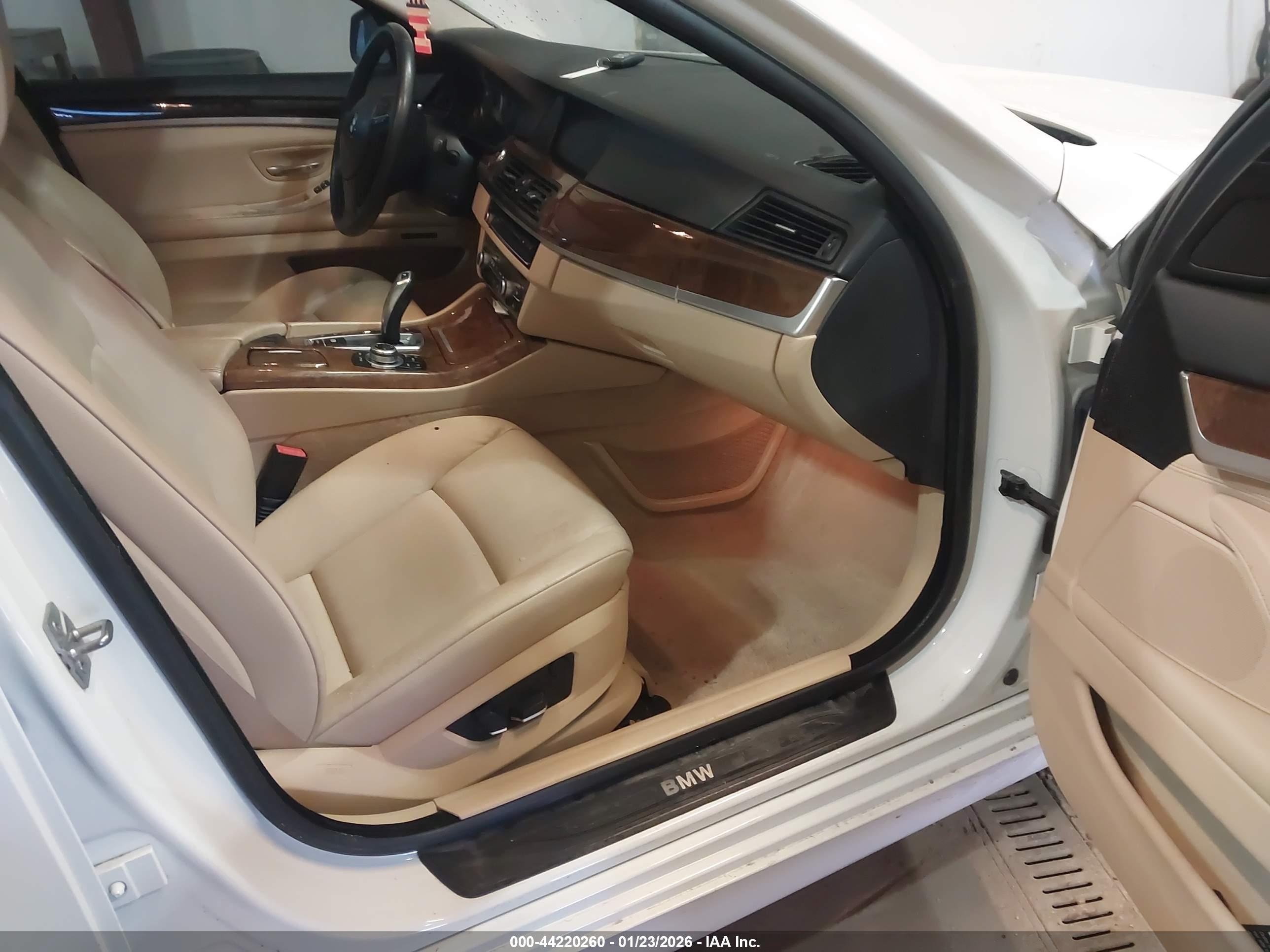 BMW 528I image 5