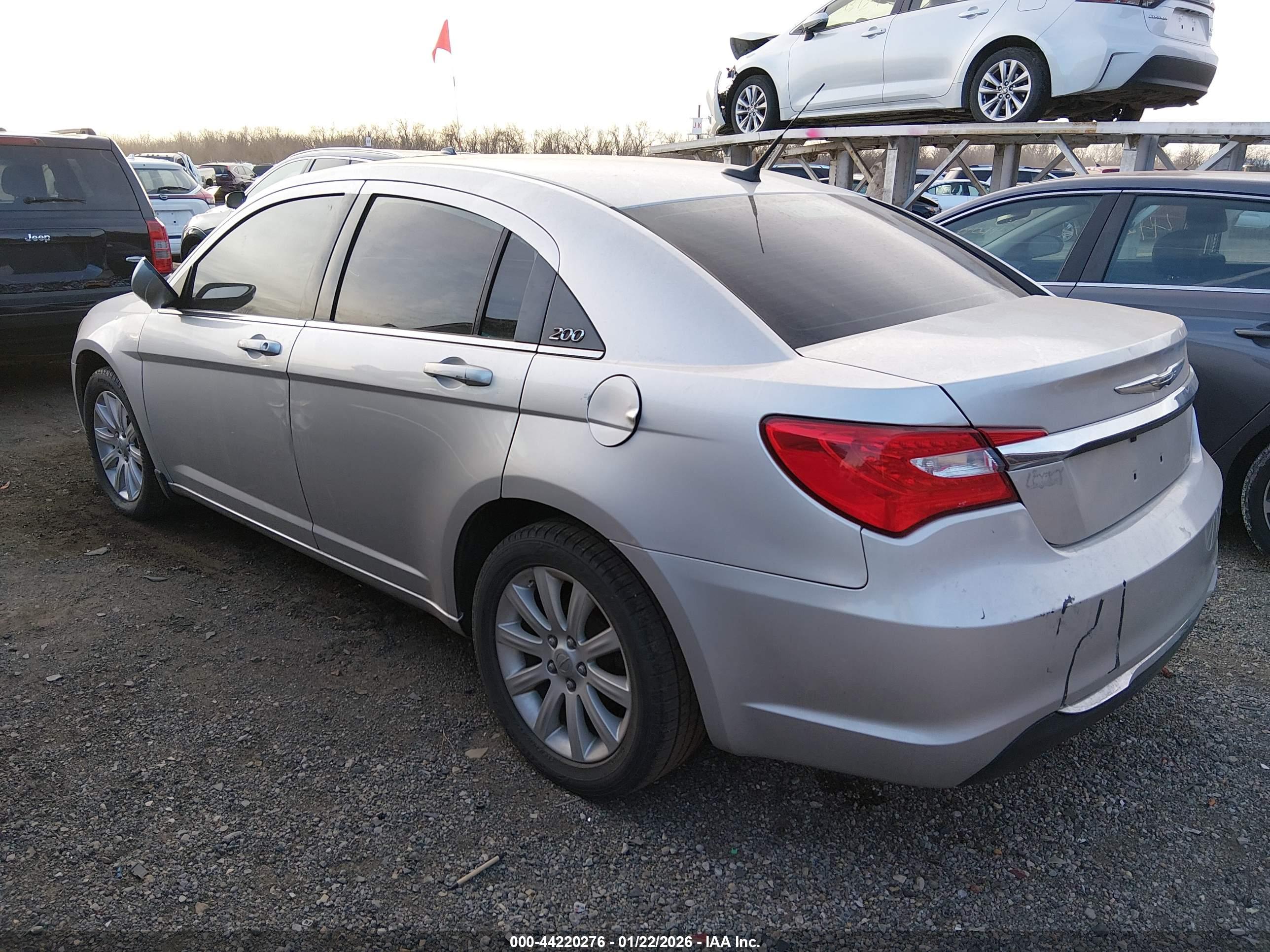 CHRYSLER 200 image 3