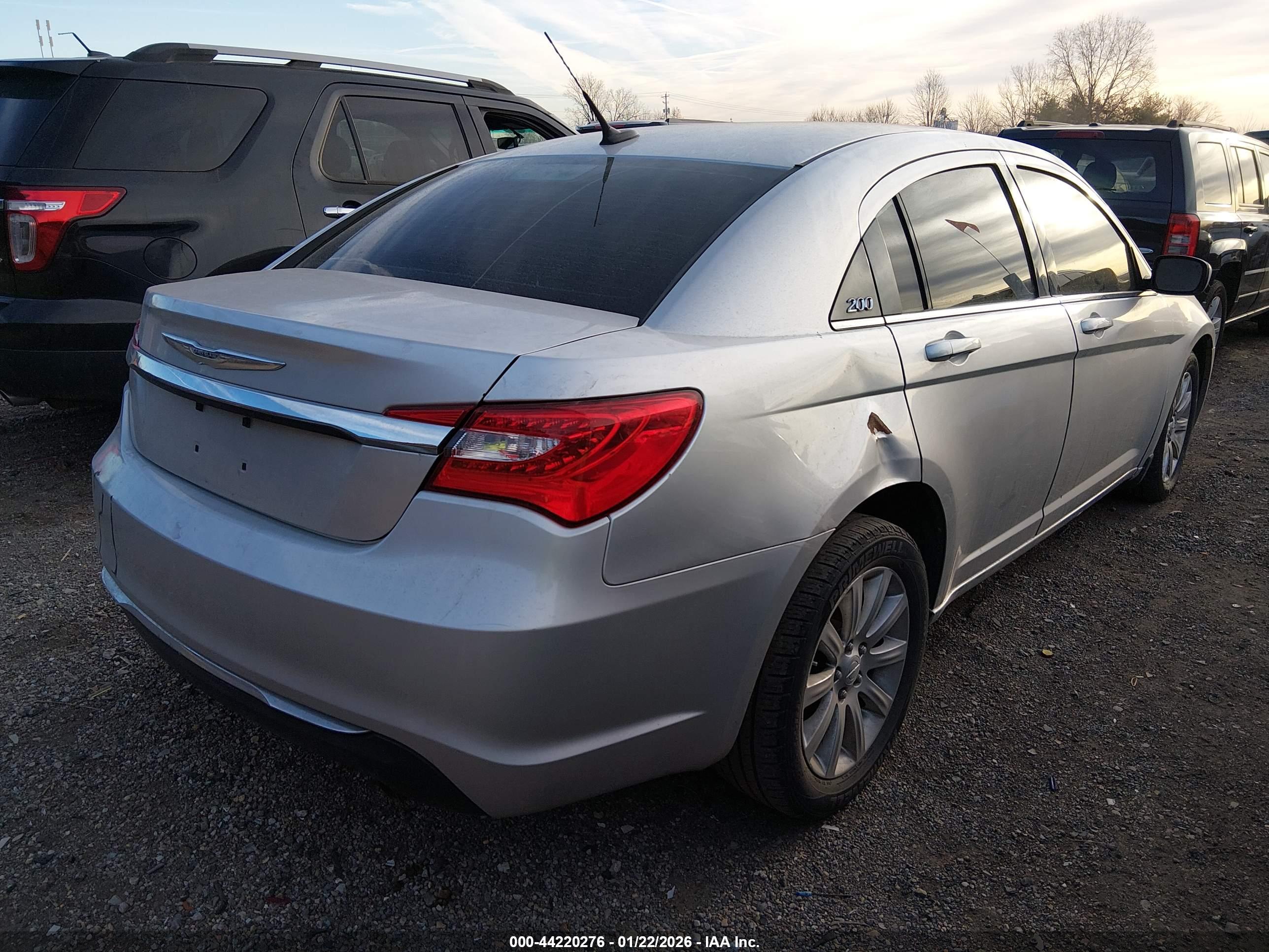 CHRYSLER 200 image 4