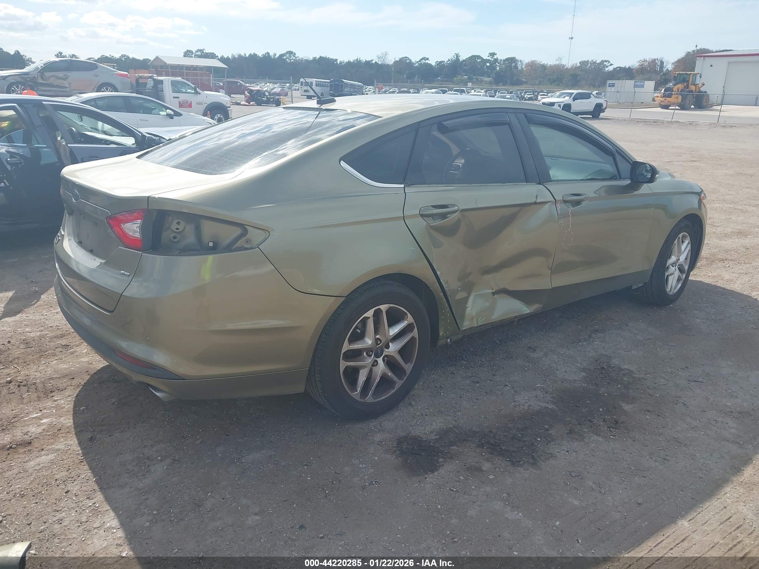 FORD FUSION image 4