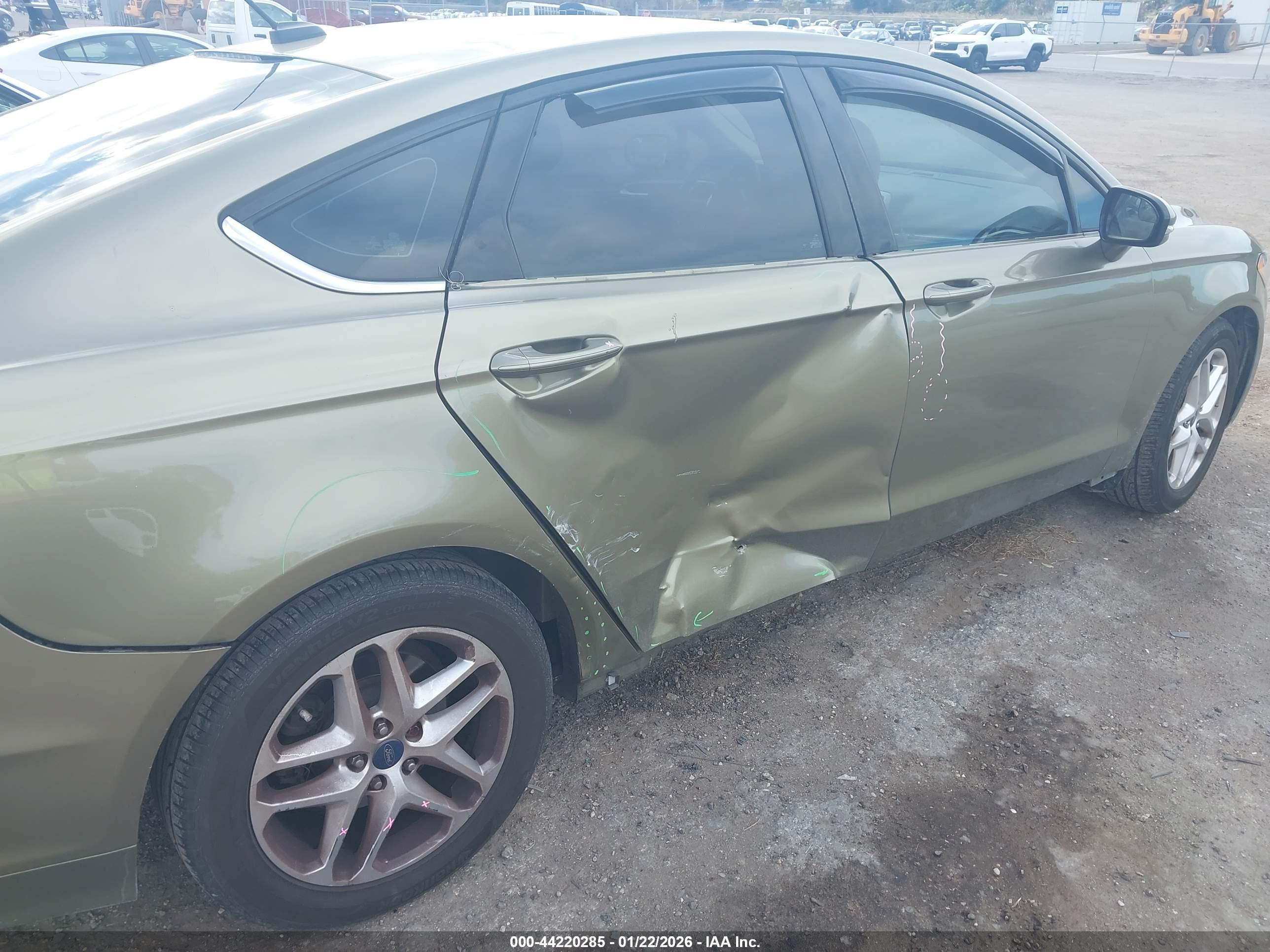 FORD FUSION image 6