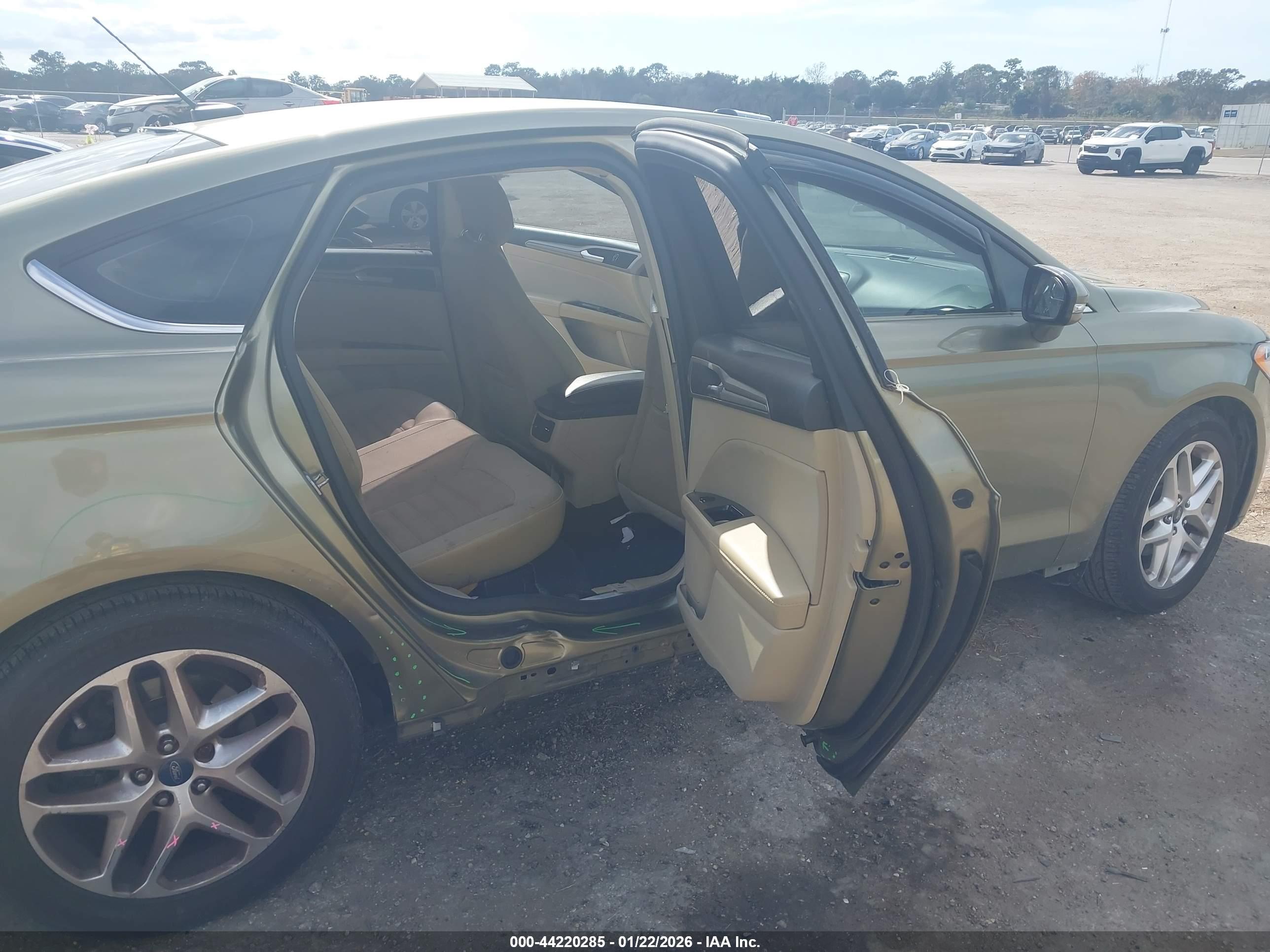 FORD FUSION image 8