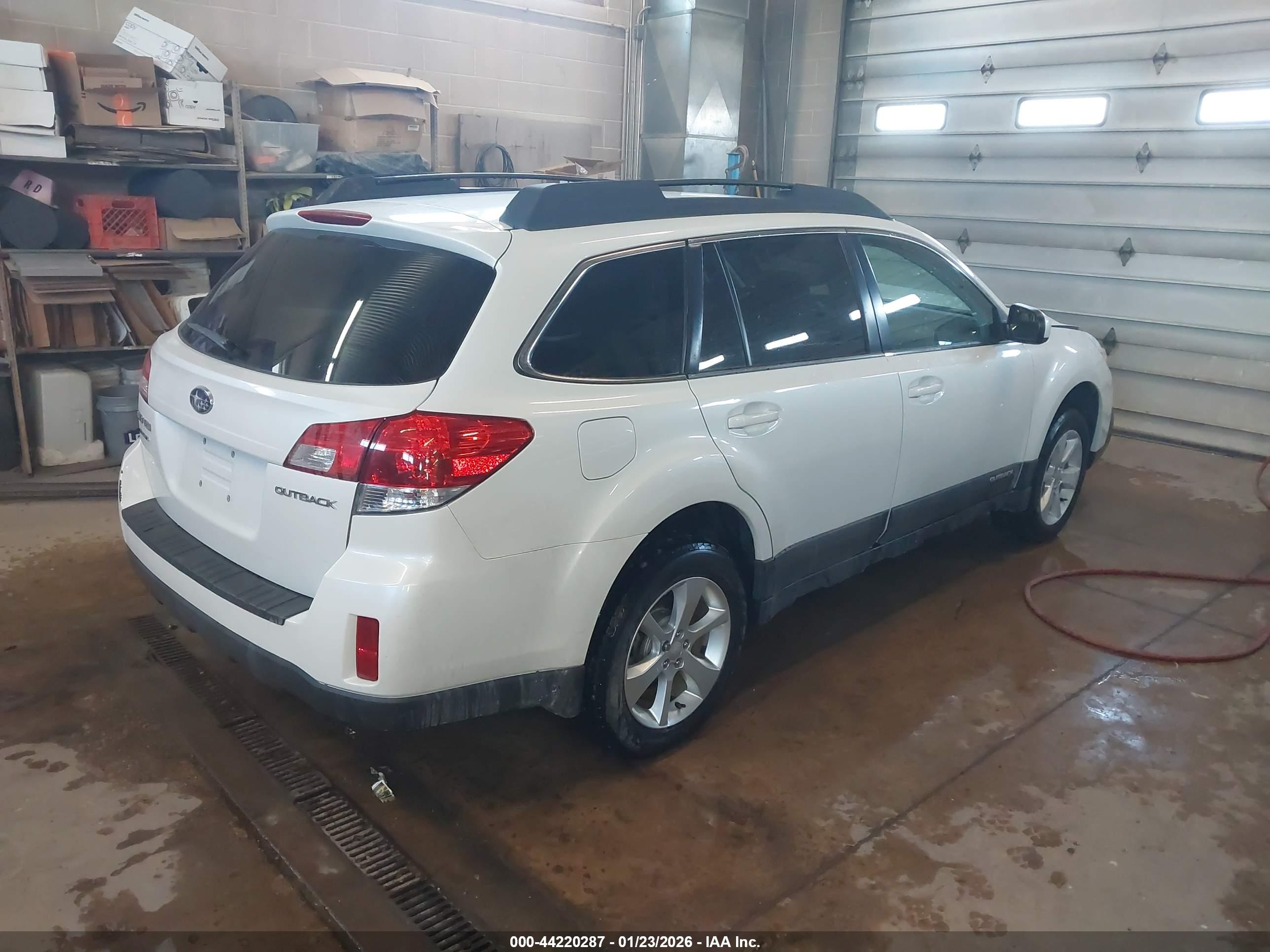 SUBARU OUTBACK image 4