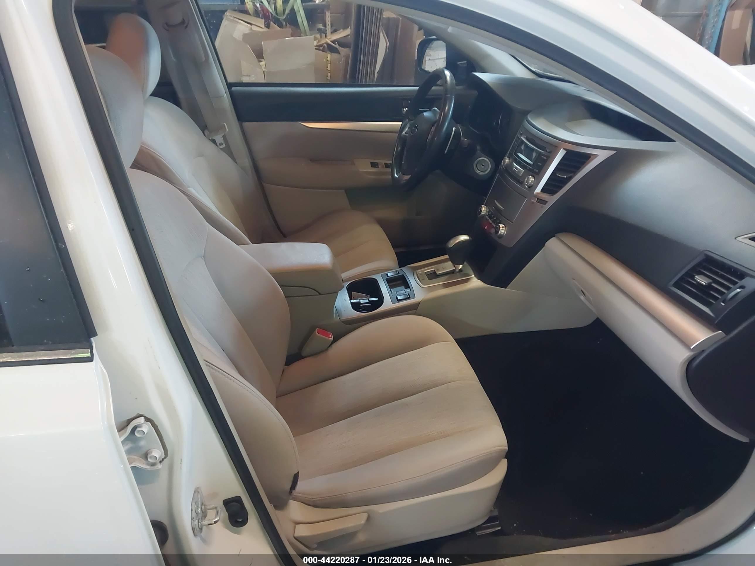 SUBARU OUTBACK image 5