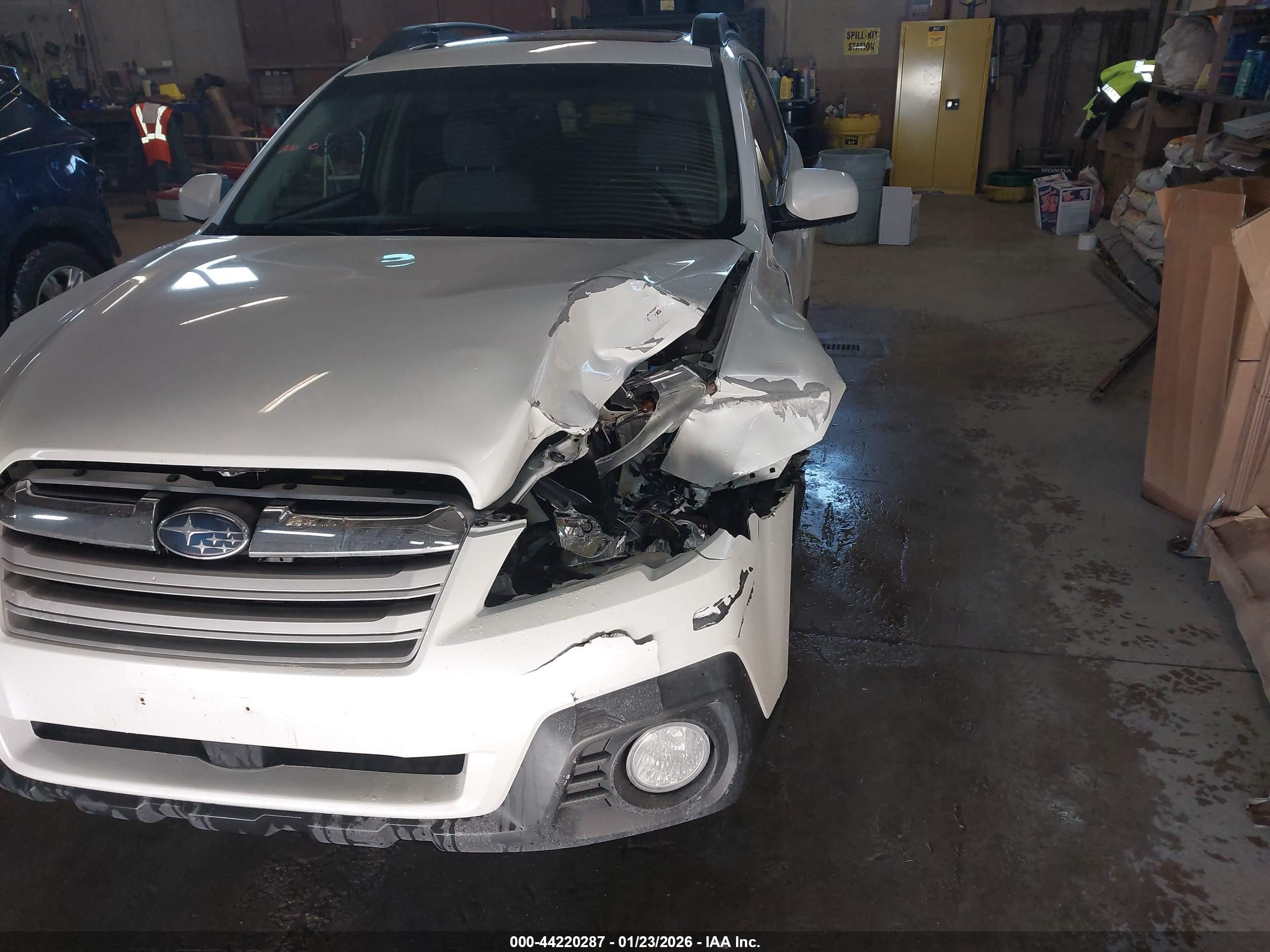 SUBARU OUTBACK image 6