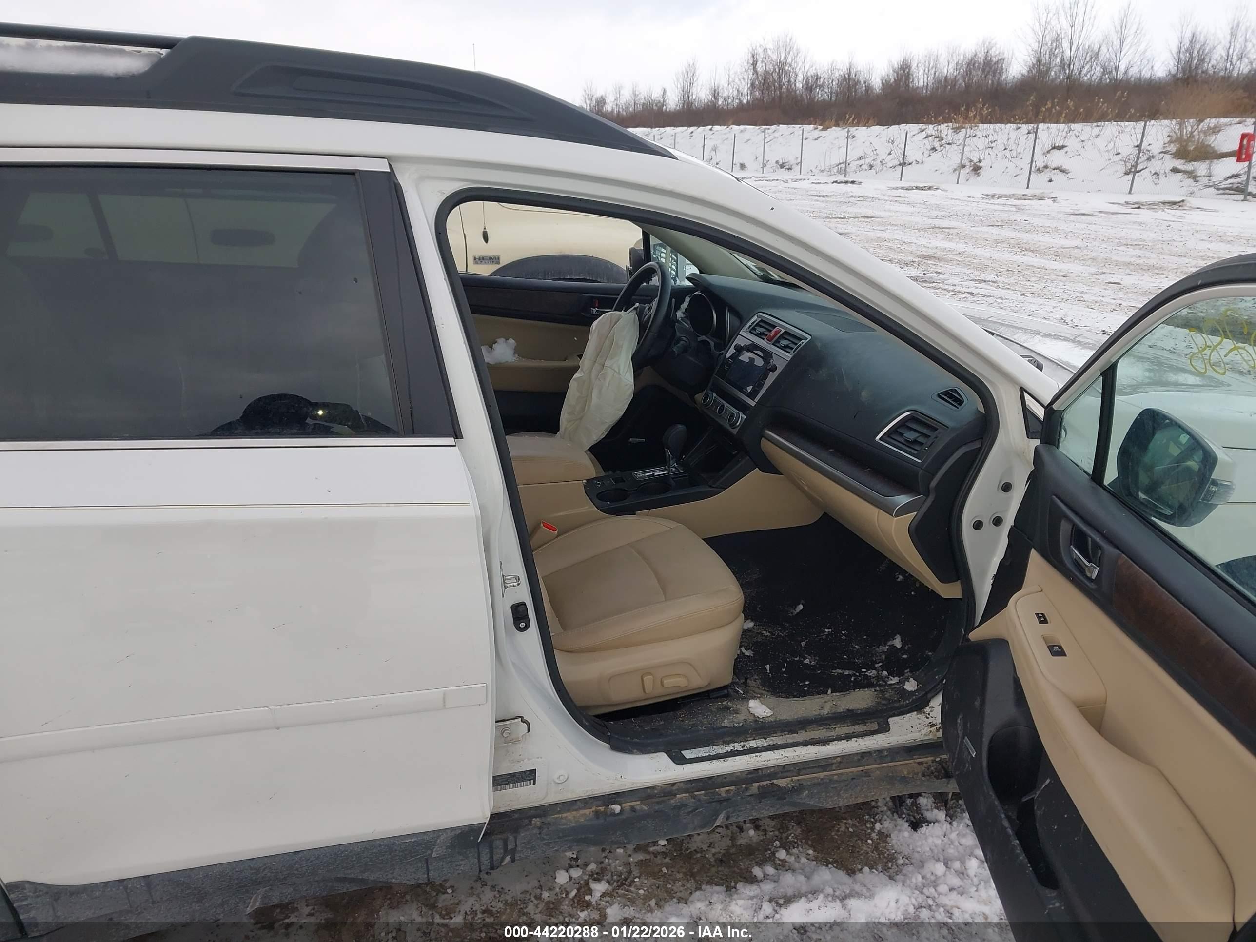 SUBARU OUTBACK image 5