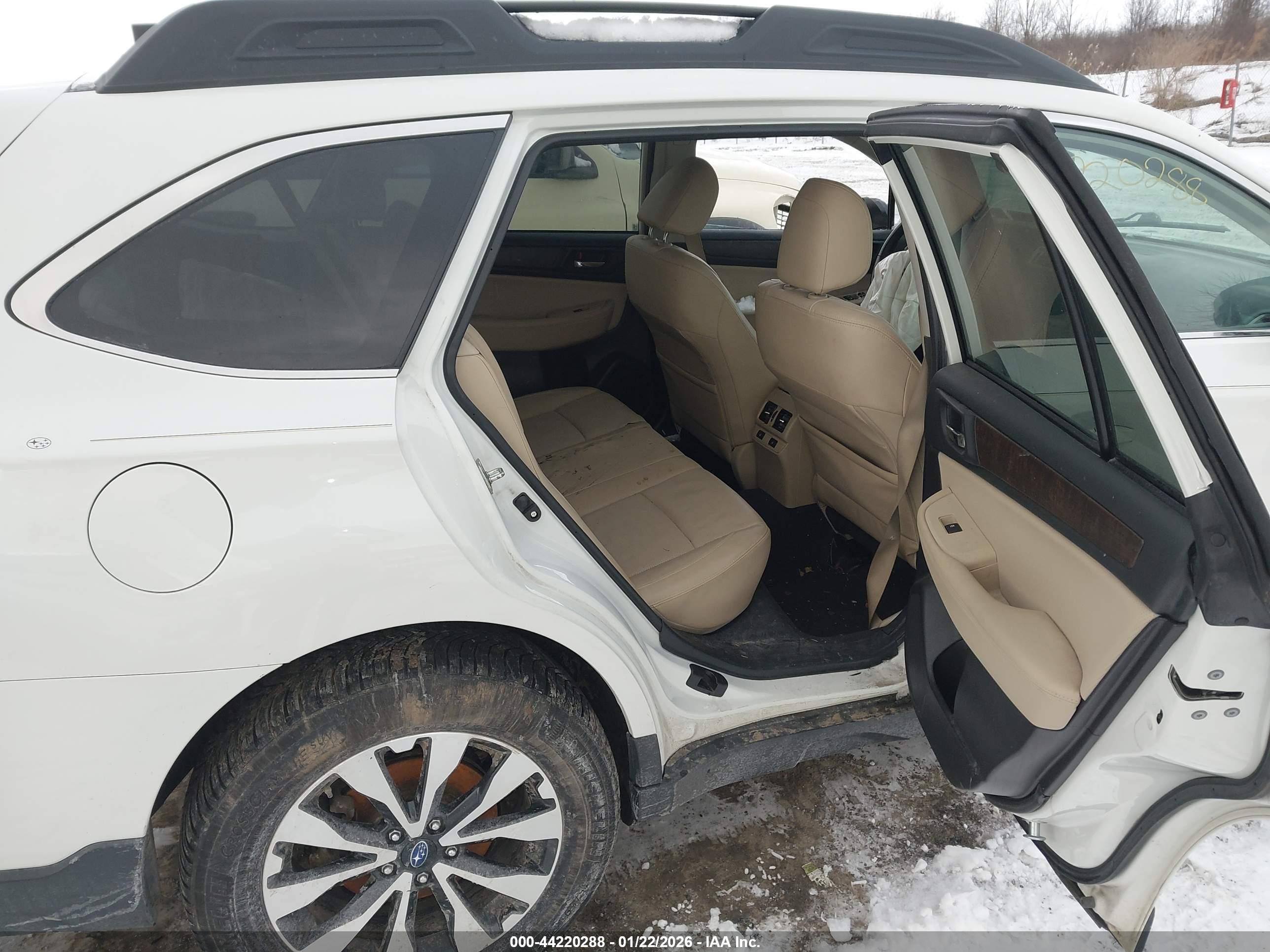 SUBARU OUTBACK image 8