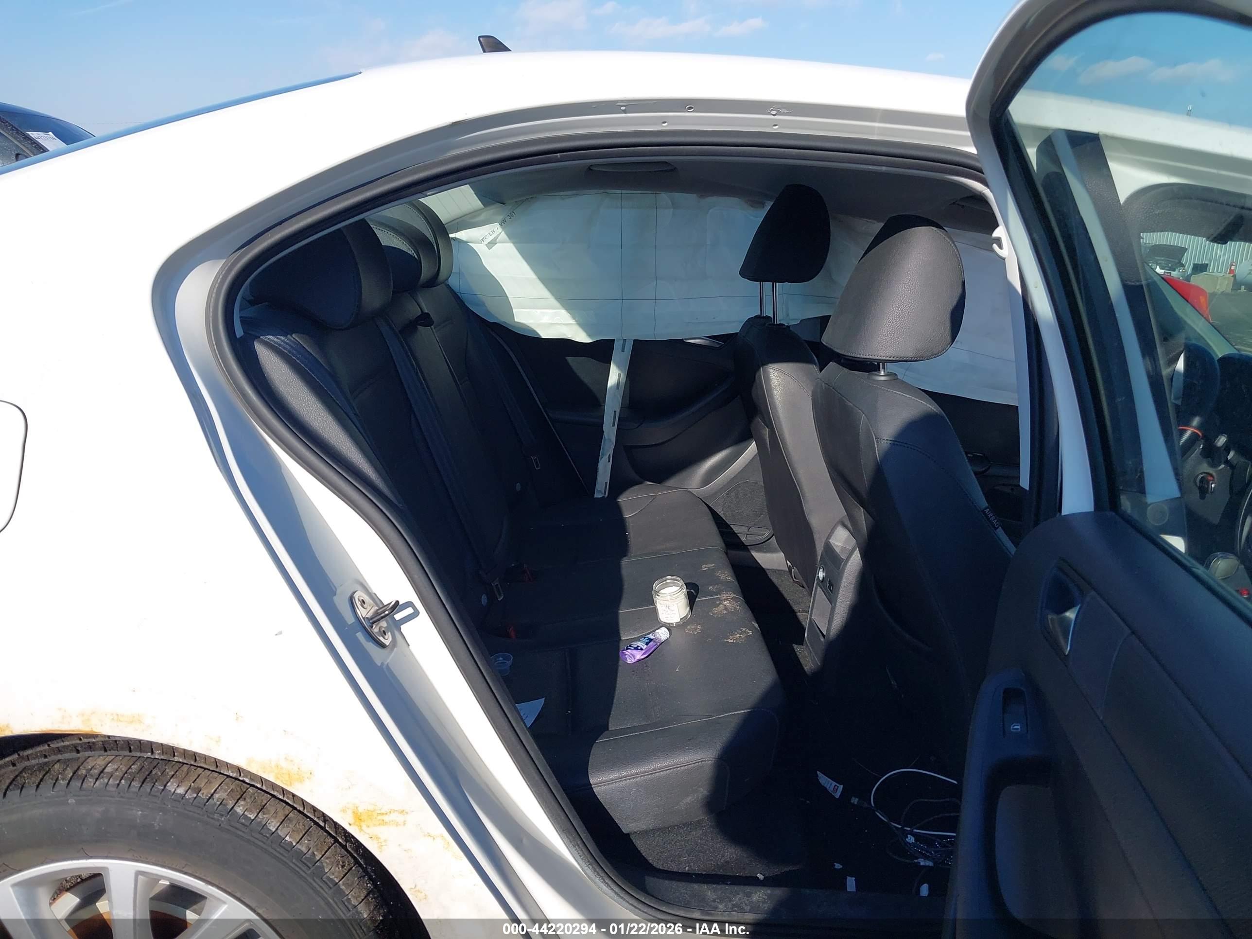 VOLKSWAGEN JETTA image 8
