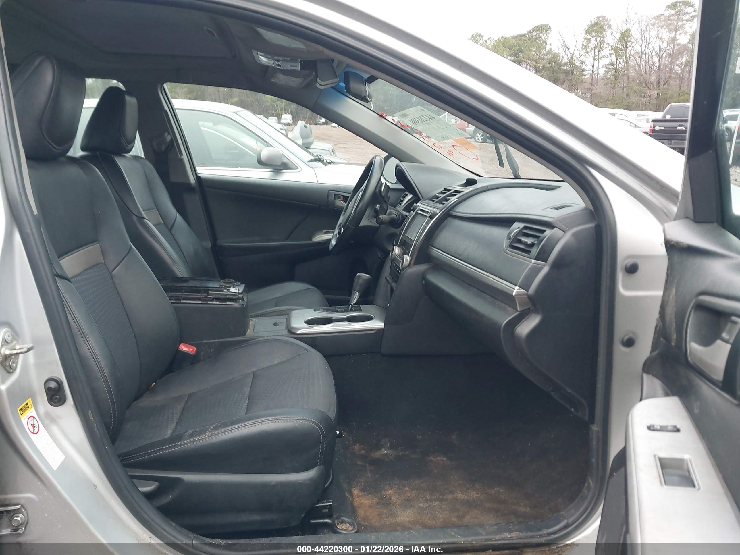 TOYOTA CAMRY image 5