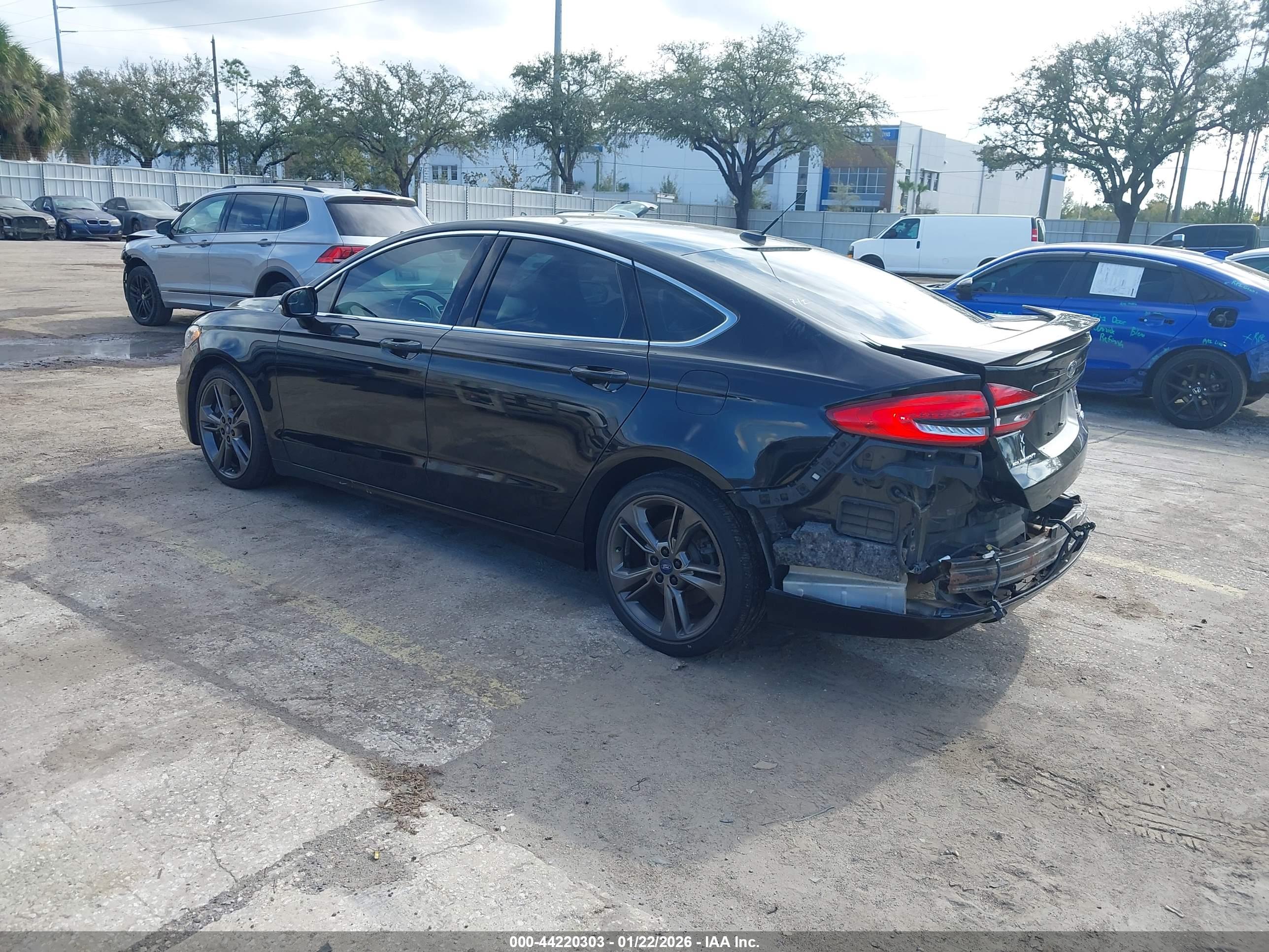FORD FUSION image 3