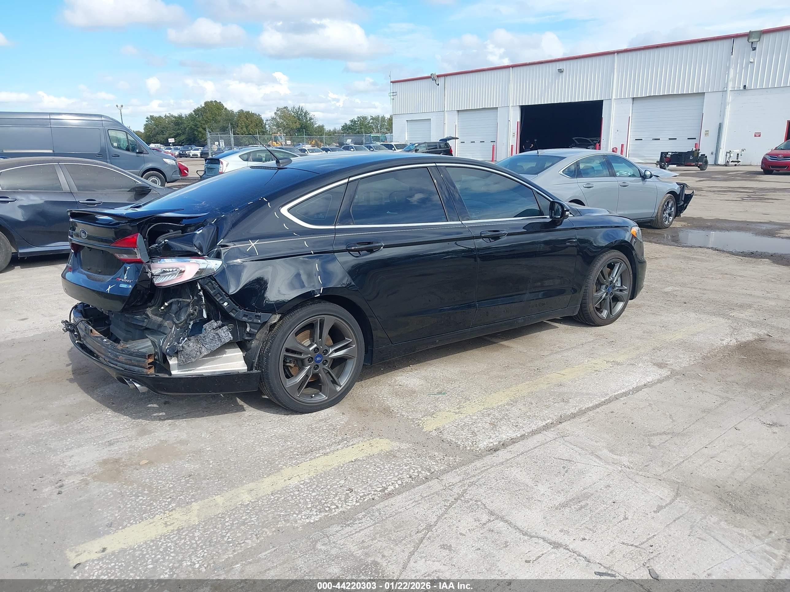 FORD FUSION image 4
