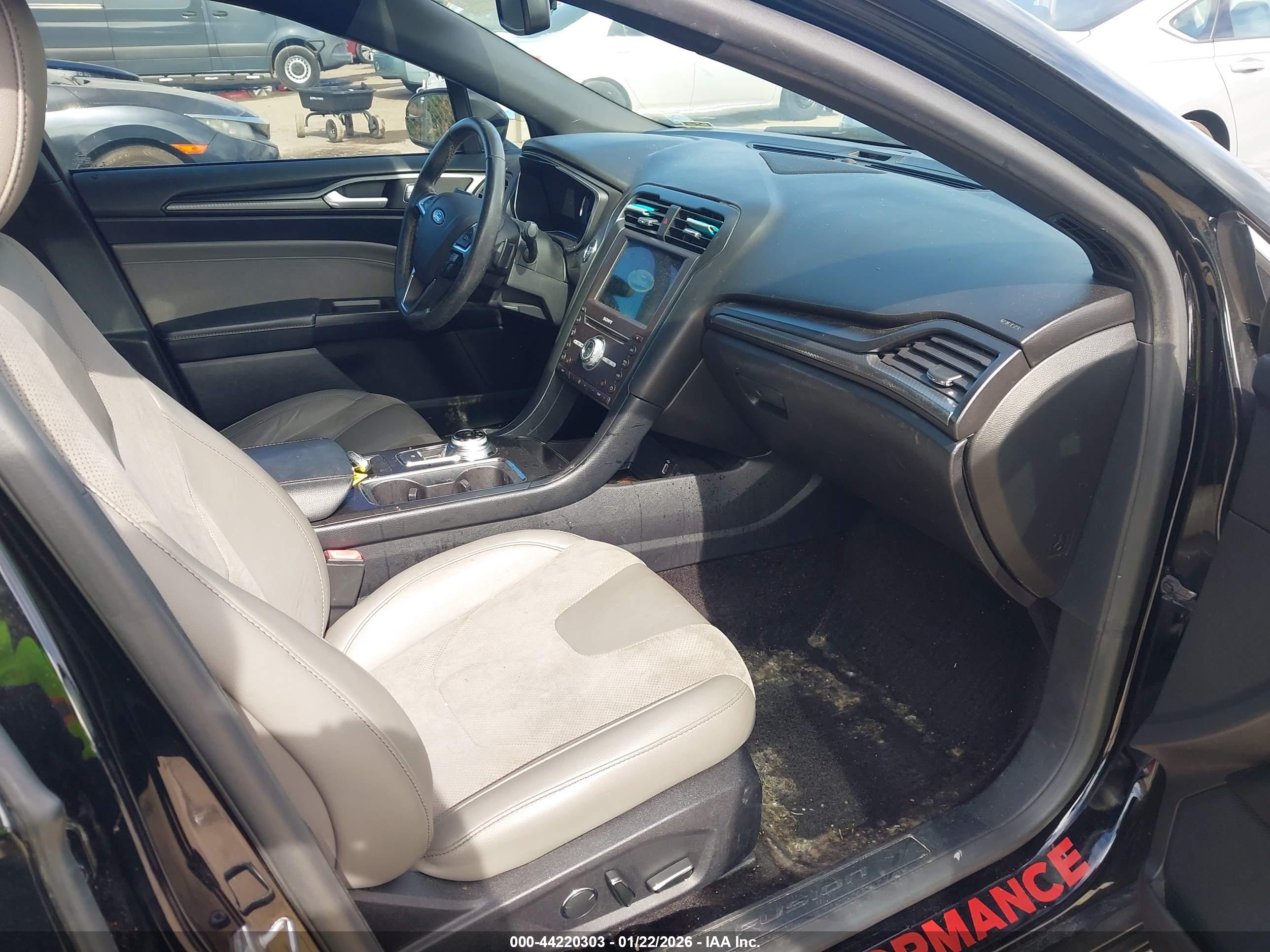 FORD FUSION image 5