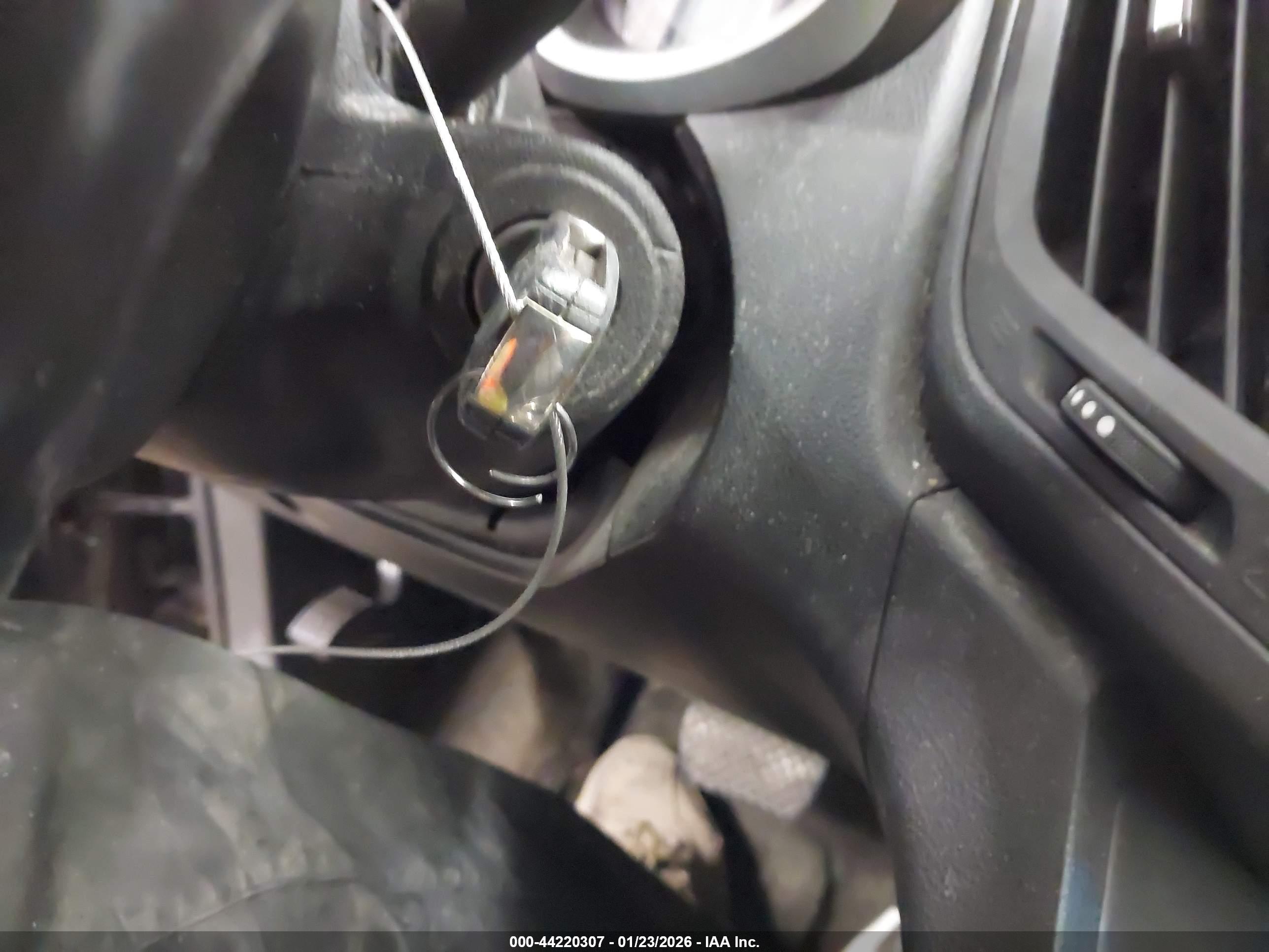 CHEVROLET EQUINOX image 11