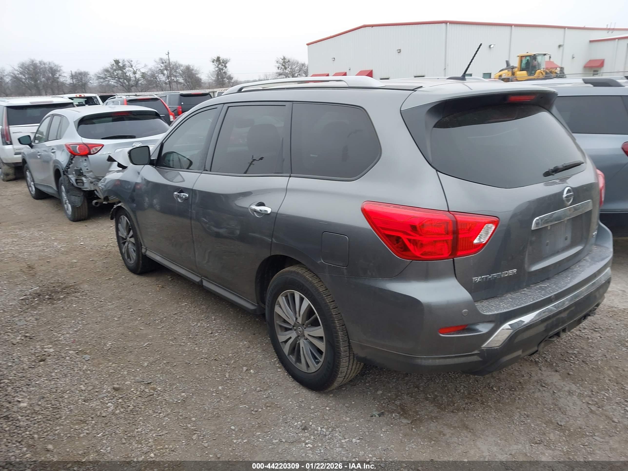NISSAN PATHFINDER image 3