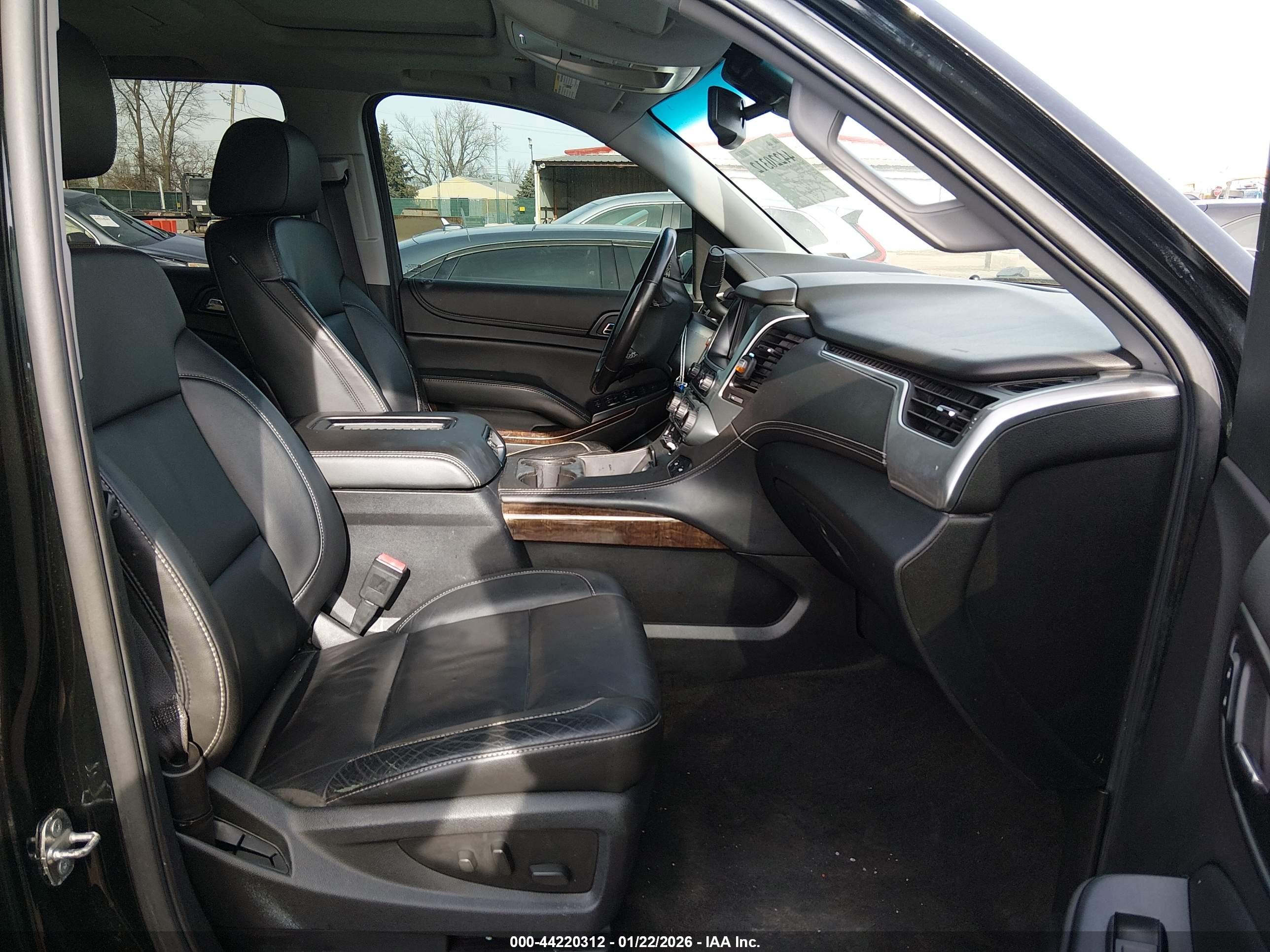 CHEVROLET SUBURBAN image 5