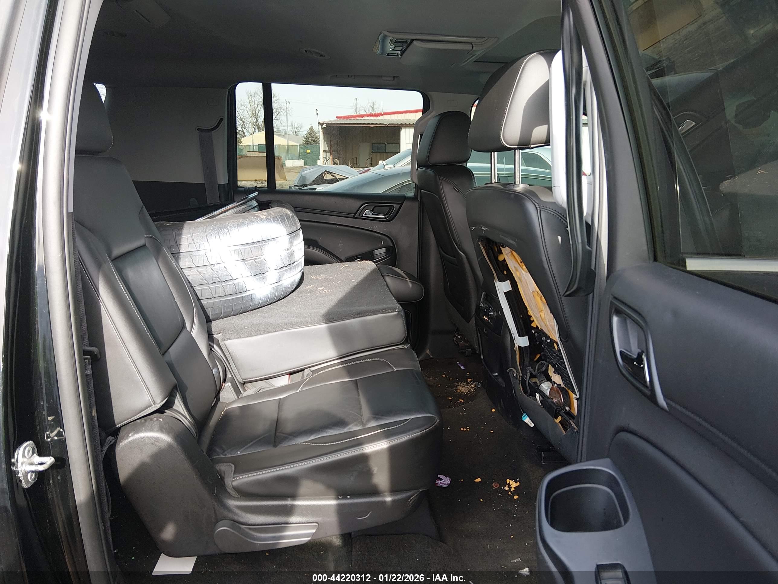 CHEVROLET SUBURBAN image 8