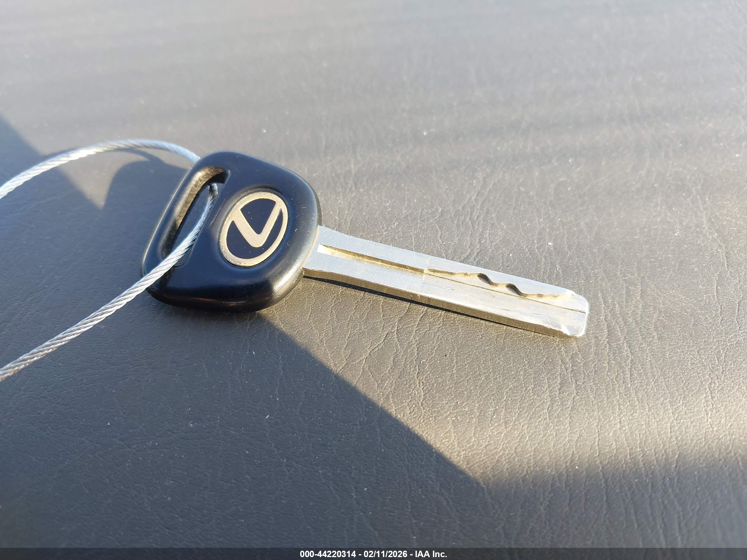 LEXUS ES image 11