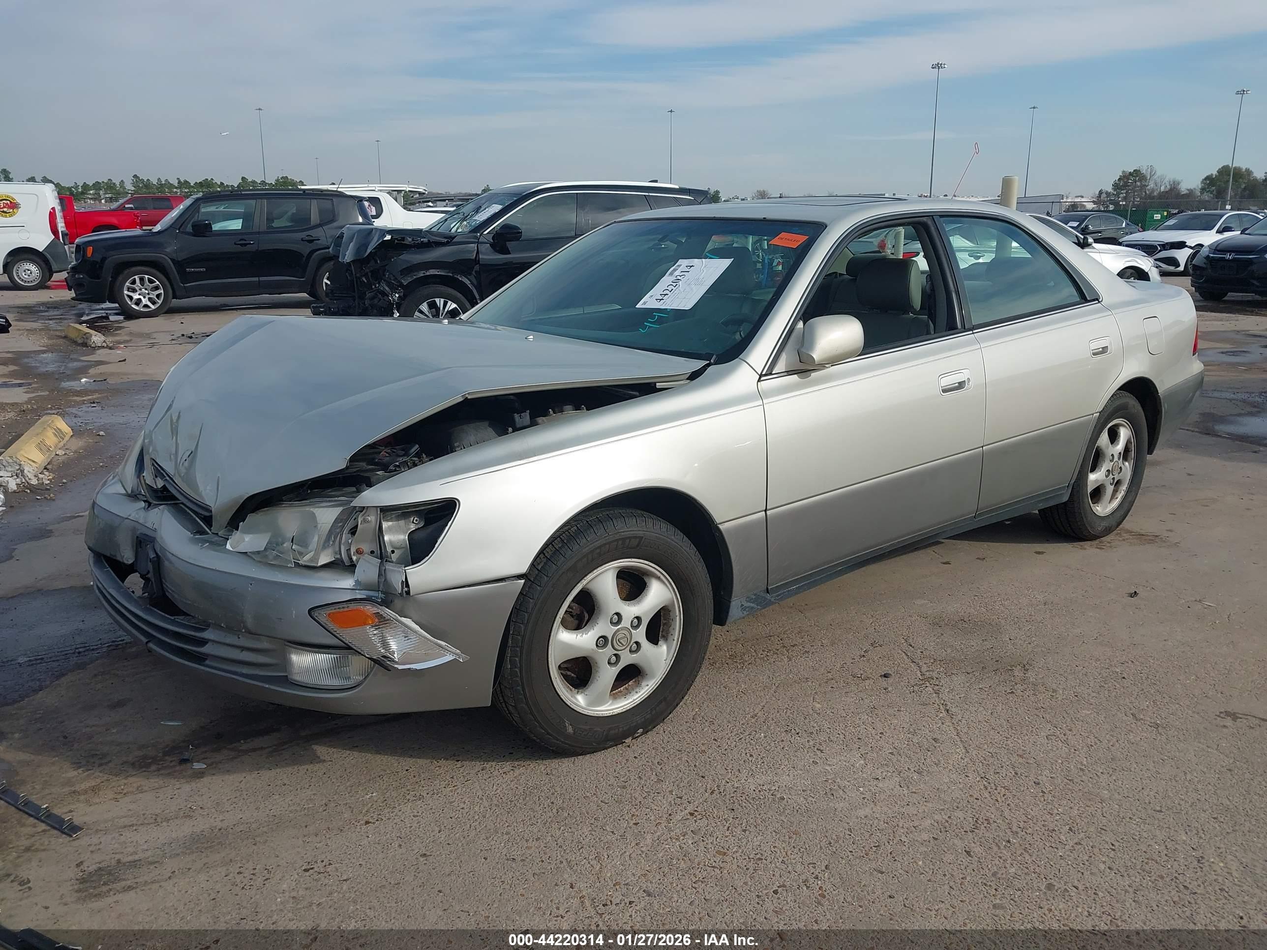 LEXUS ES image 2