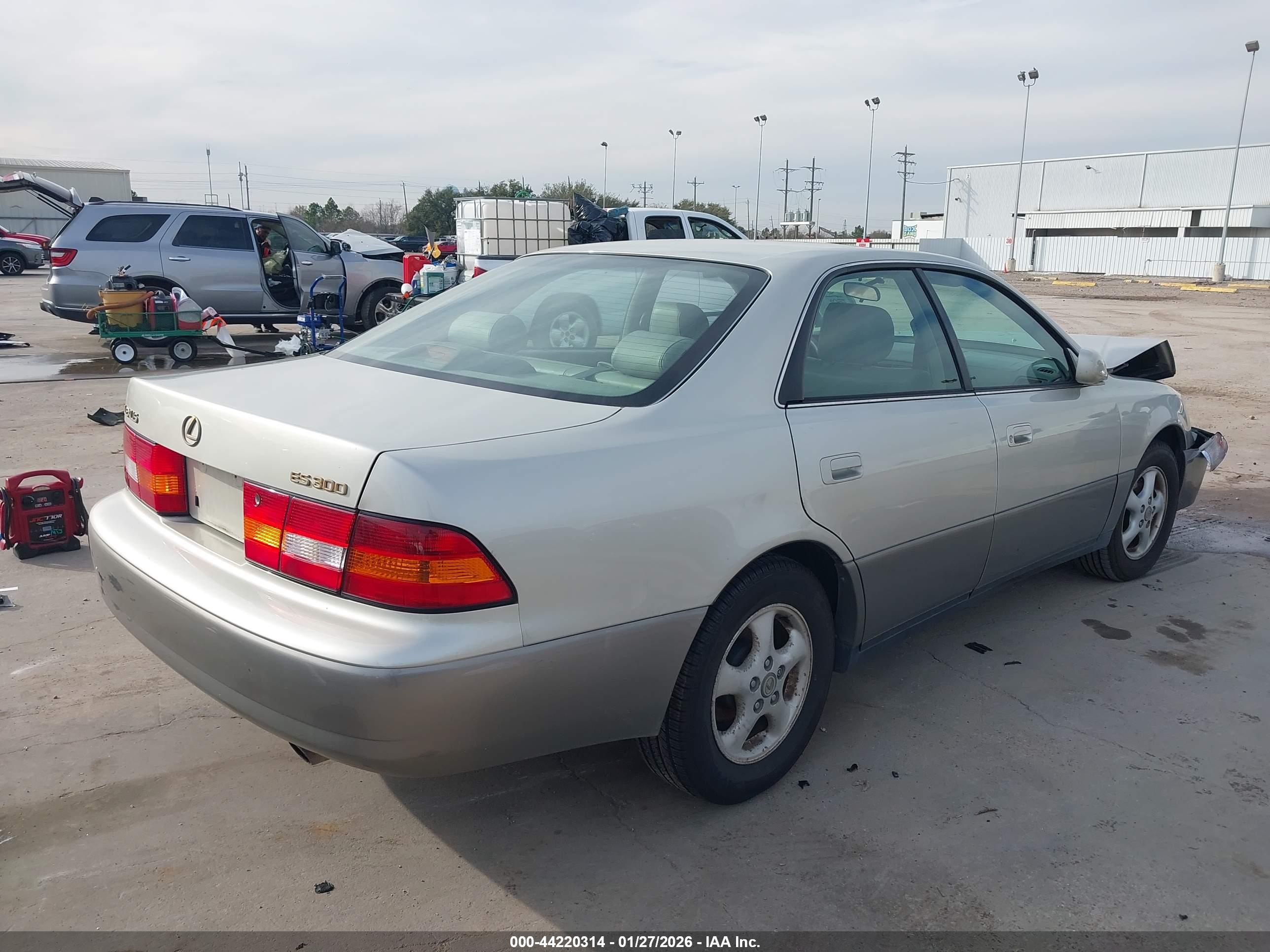 LEXUS ES image 4
