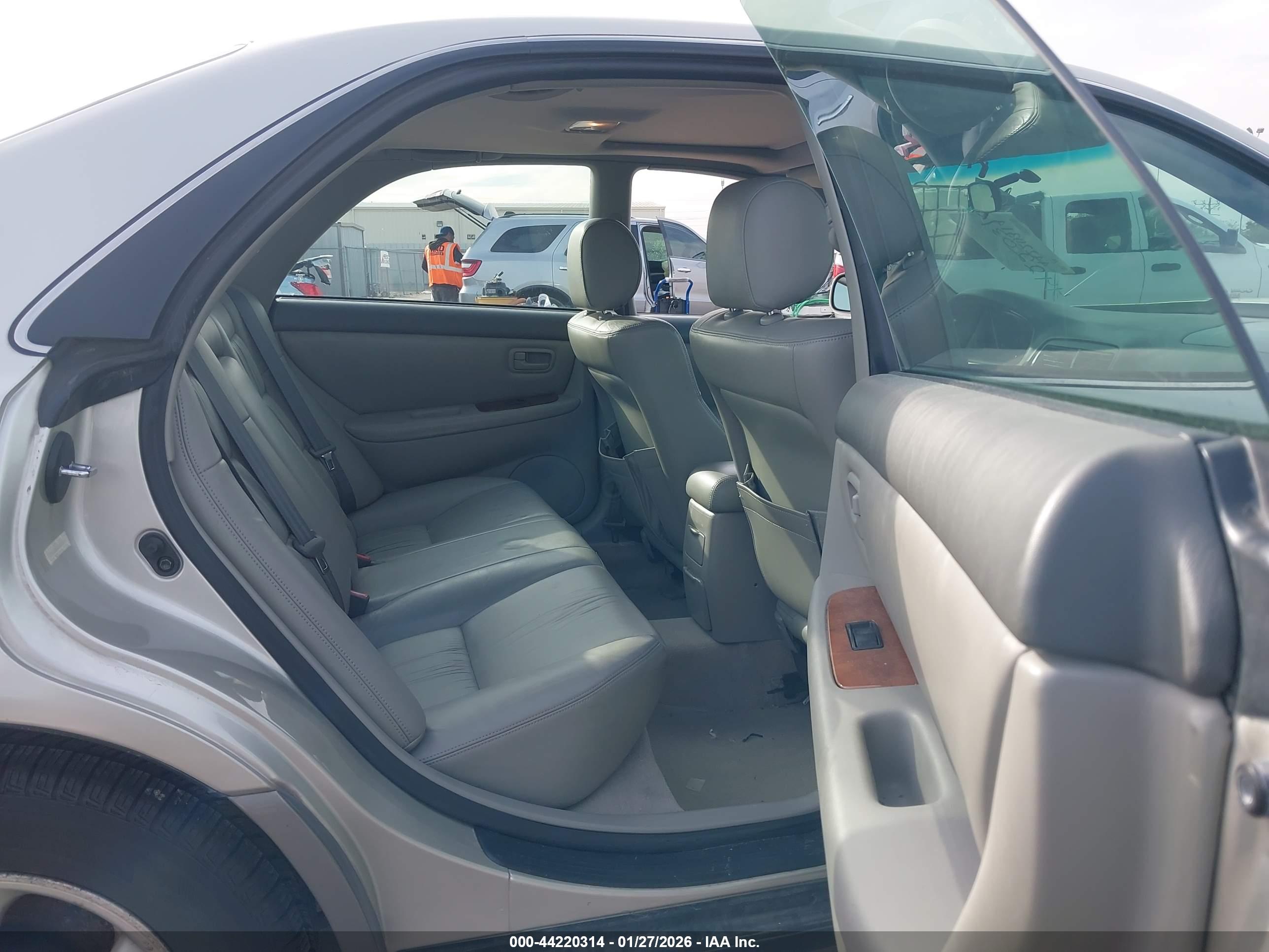 LEXUS ES image 8