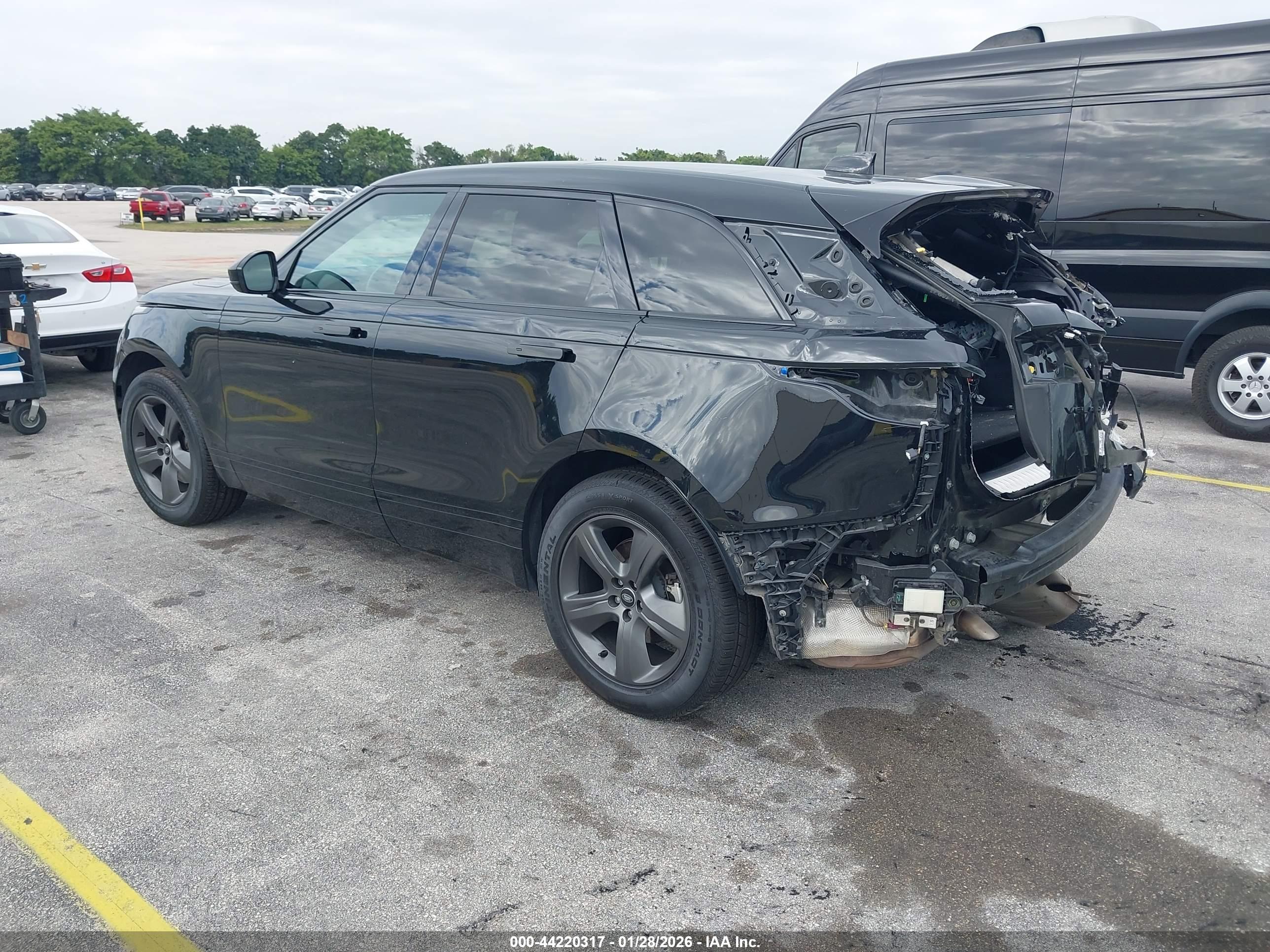 LAND ROVER image 3