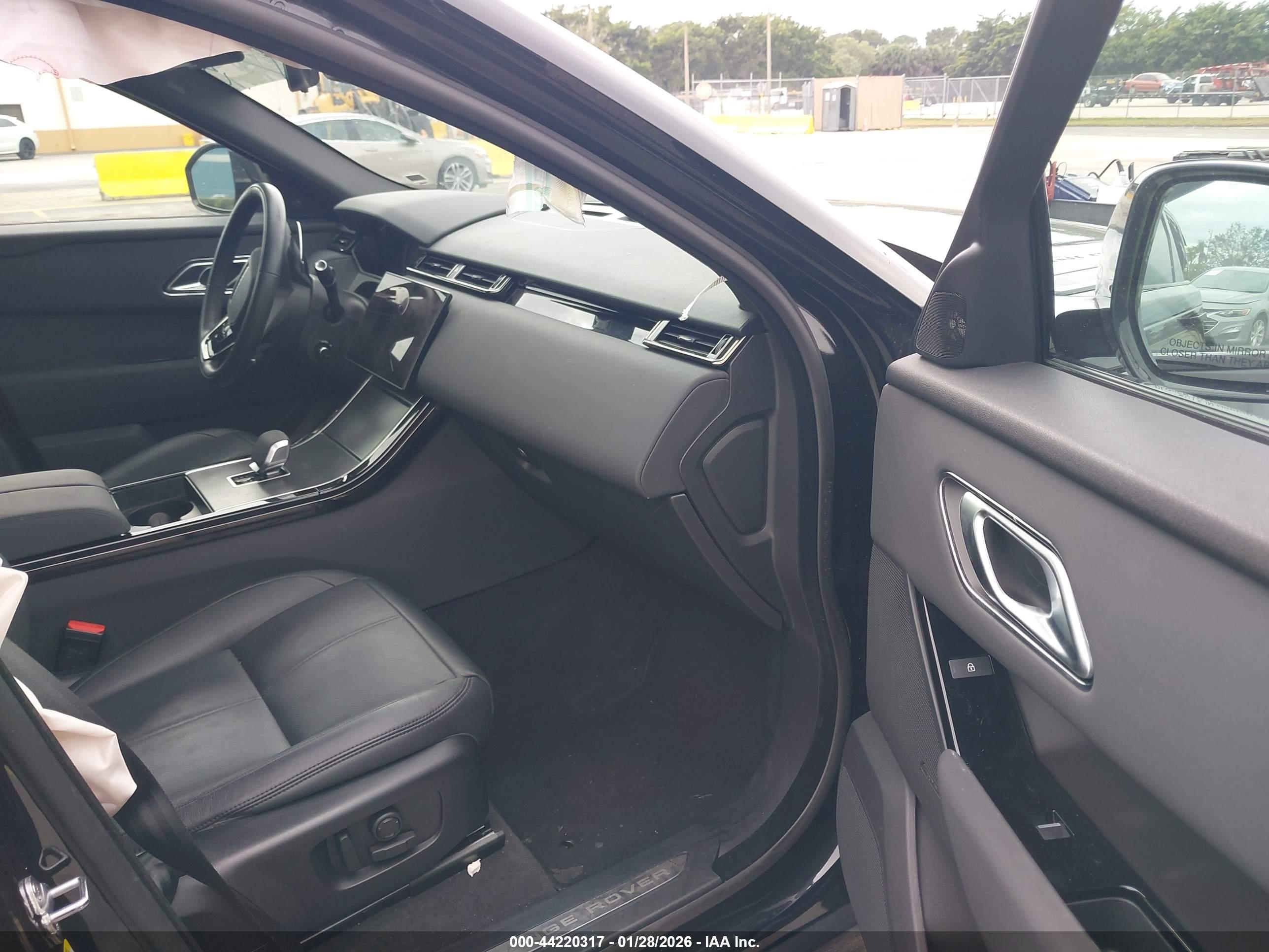 LAND ROVER image 5