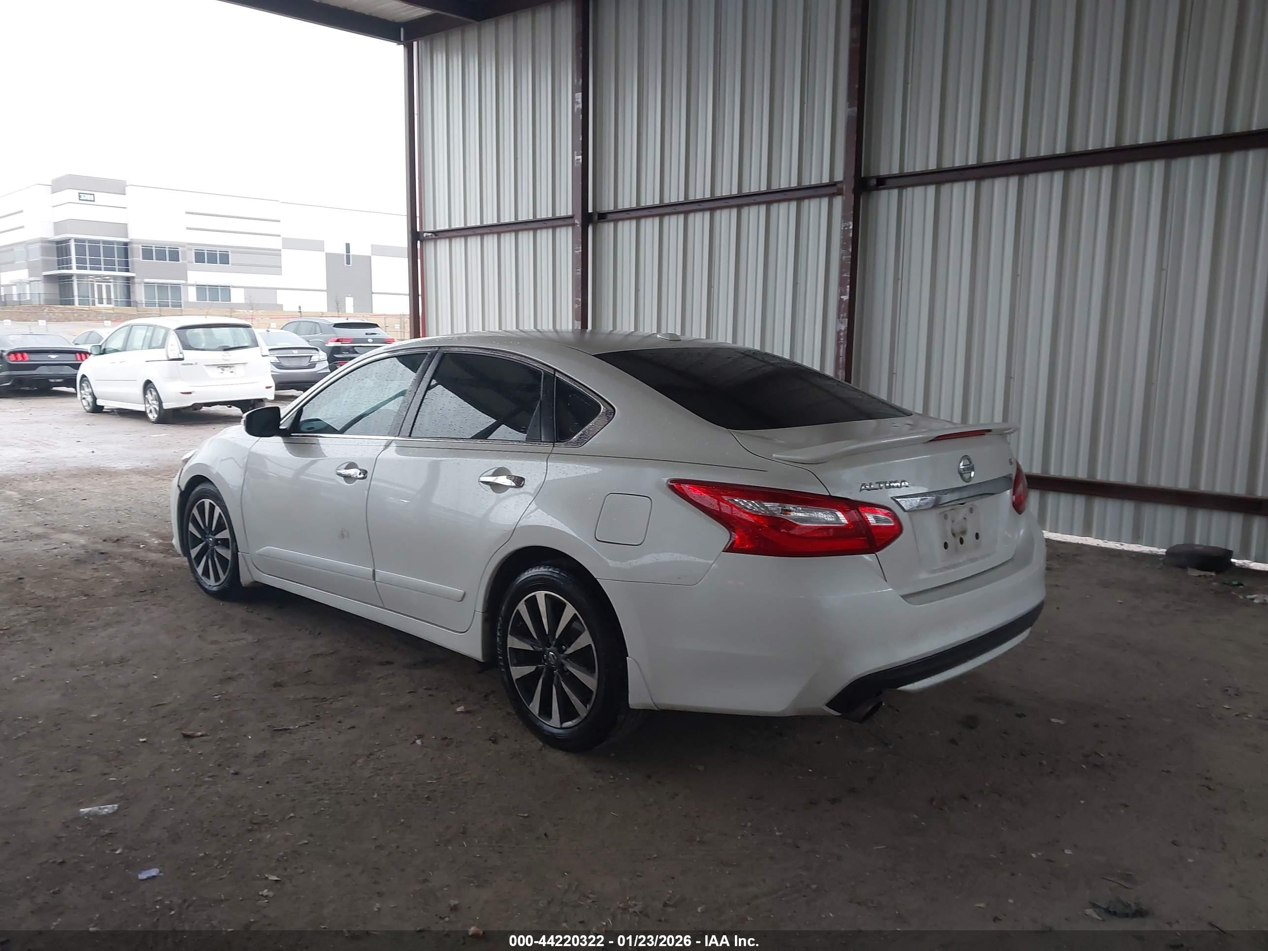 NISSAN ALTIMA image 3