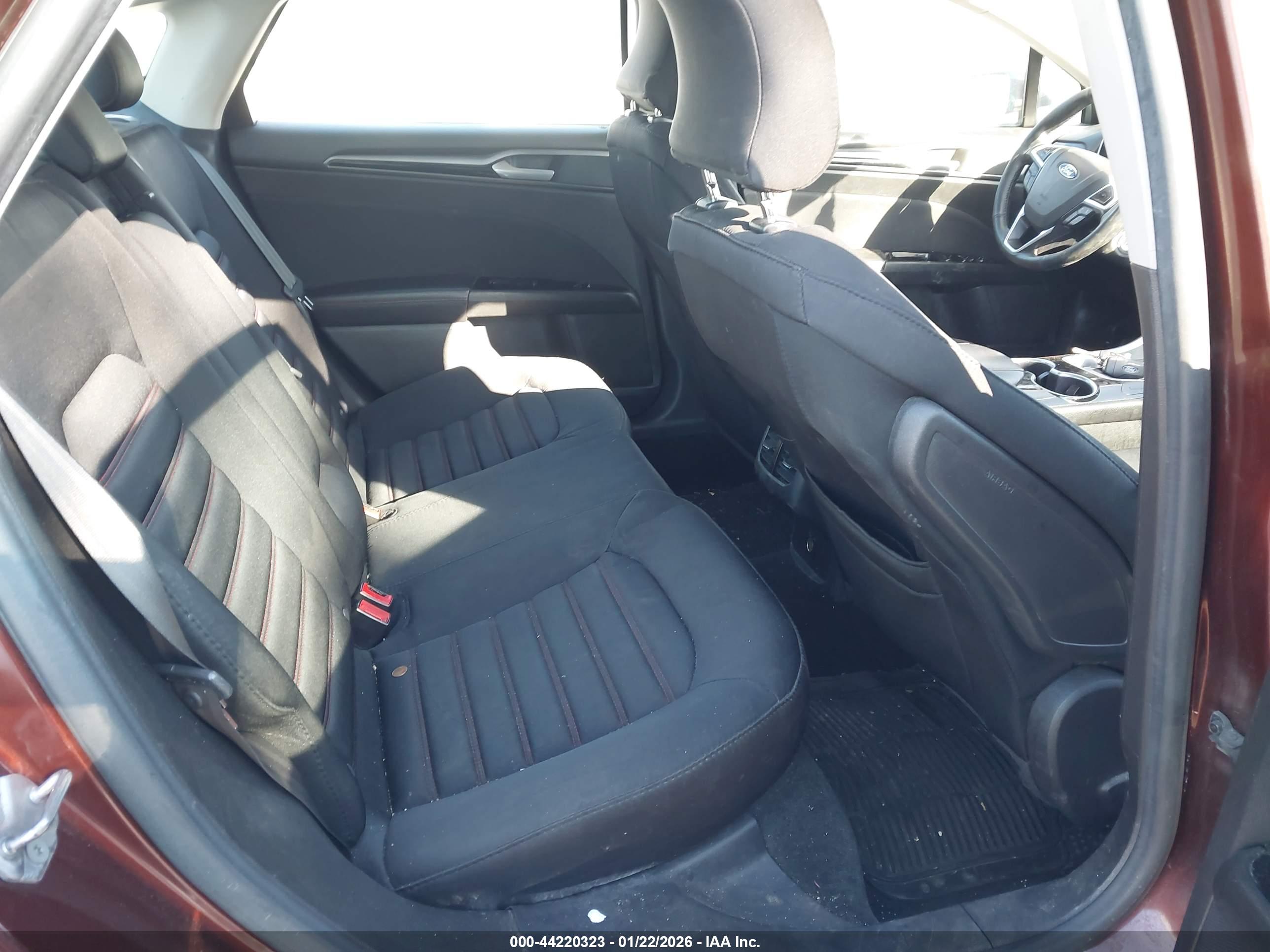 FORD FUSION image 8
