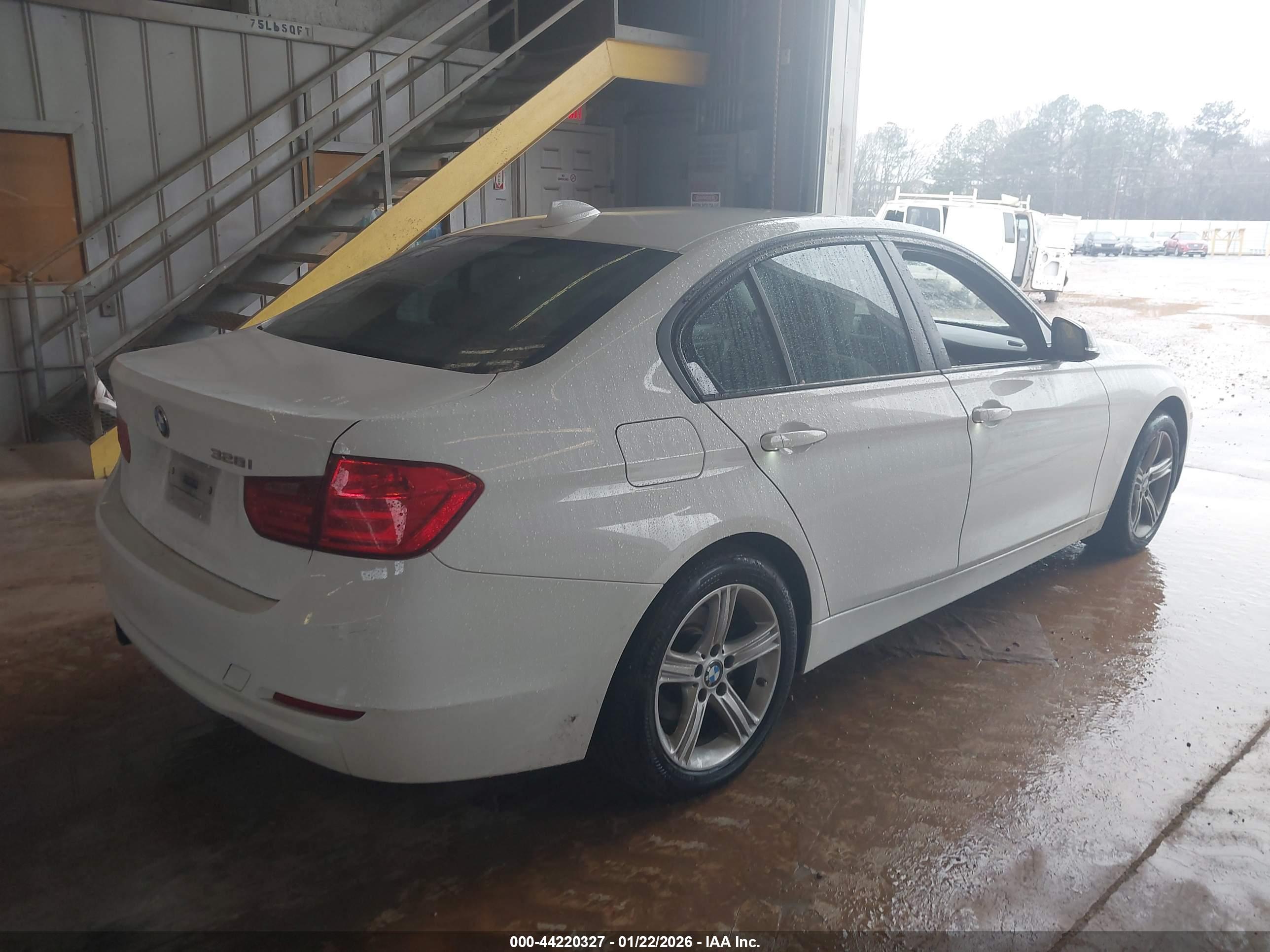 BMW 328I image 4