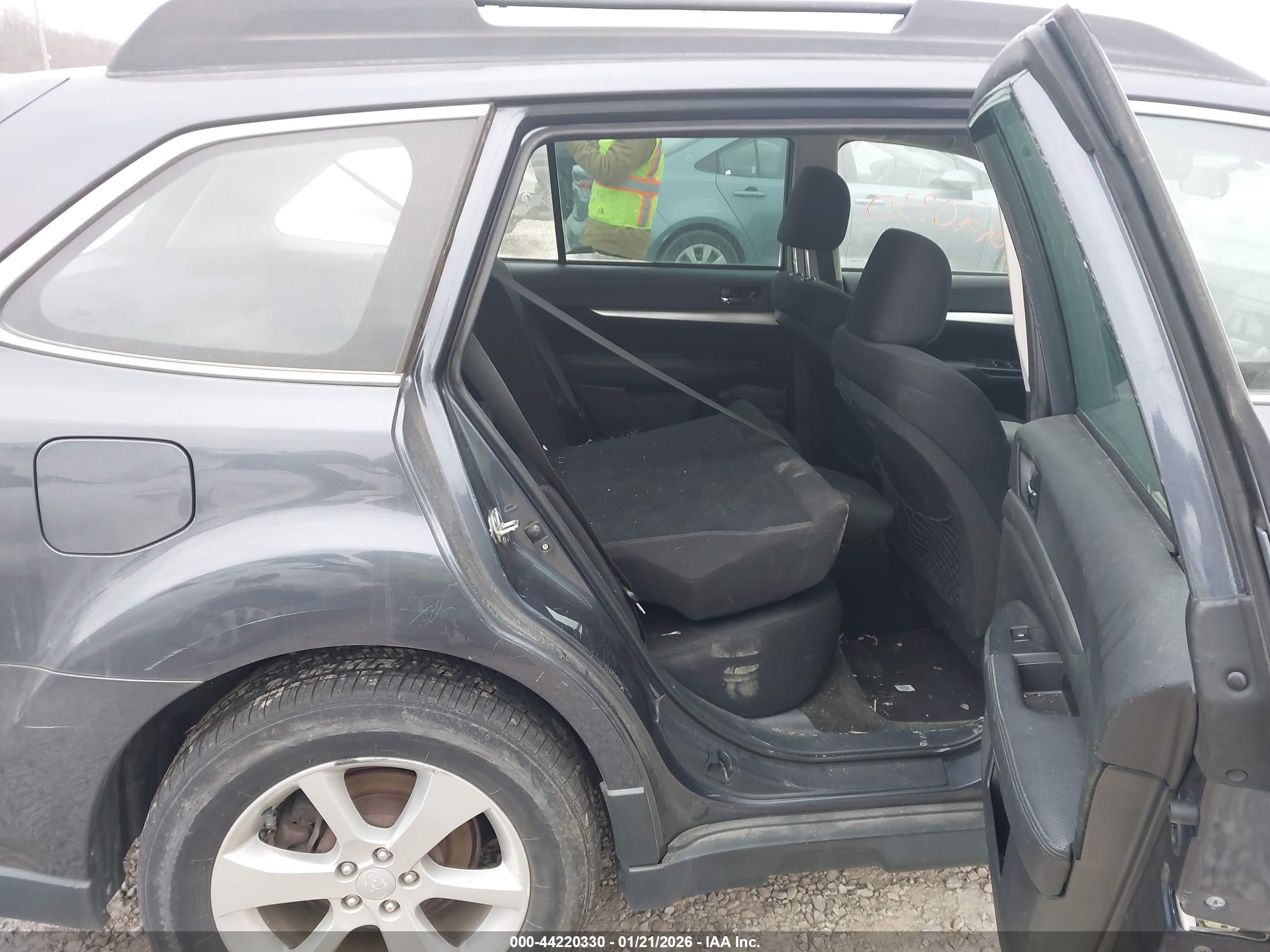 SUBARU OUTBACK image 8