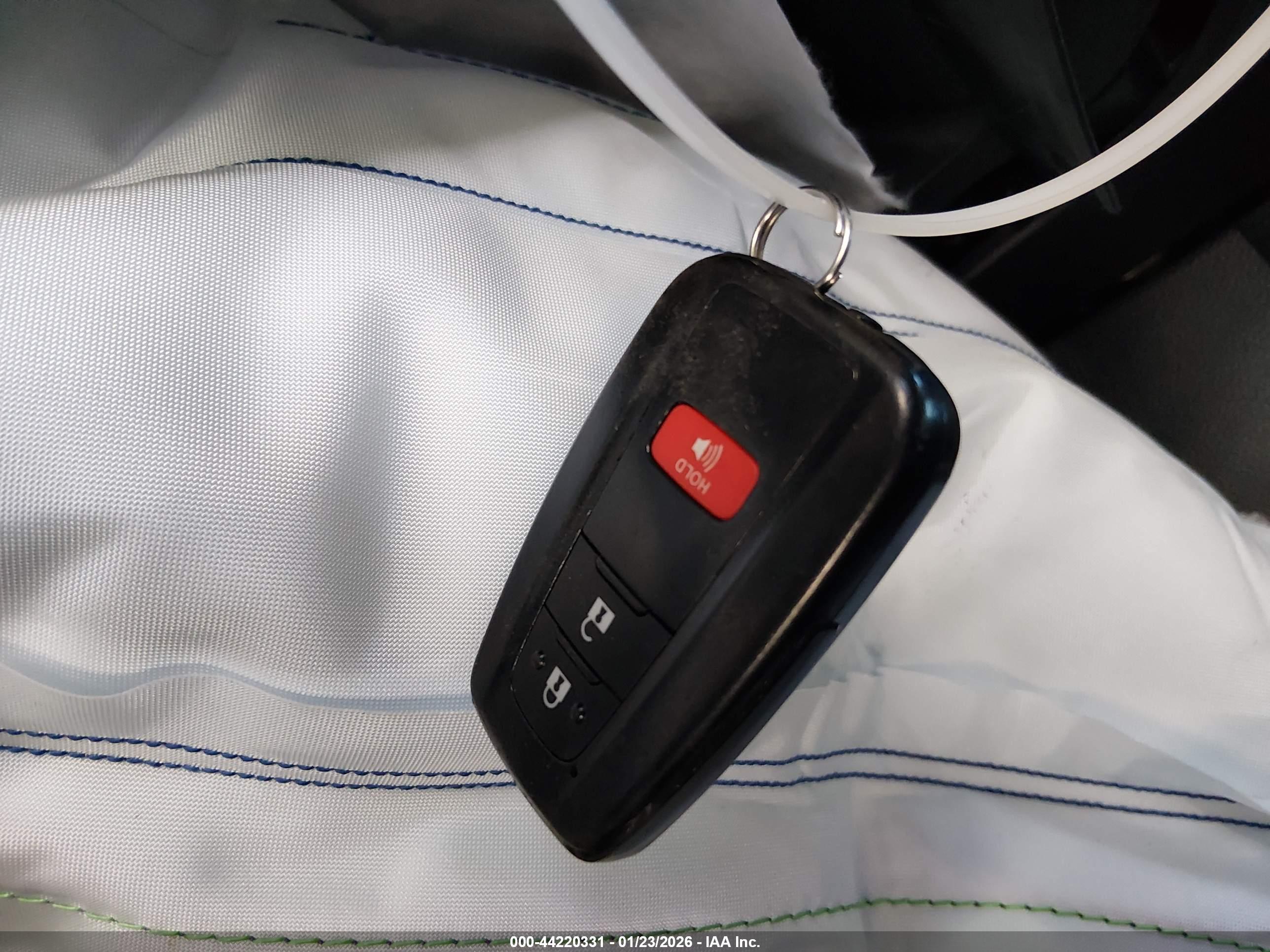 TOYOTA RAV4 image 11
