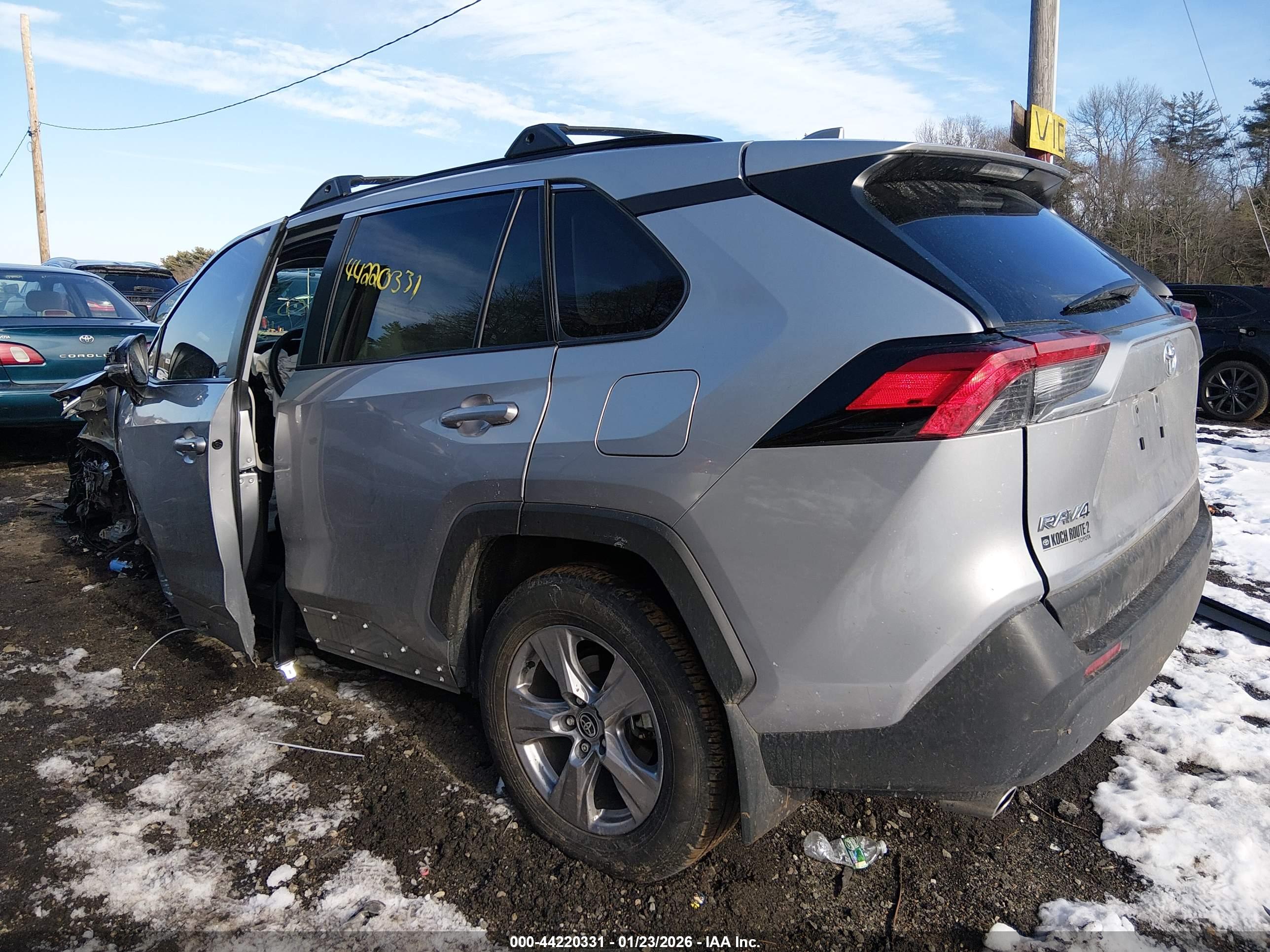 TOYOTA RAV4 image 3