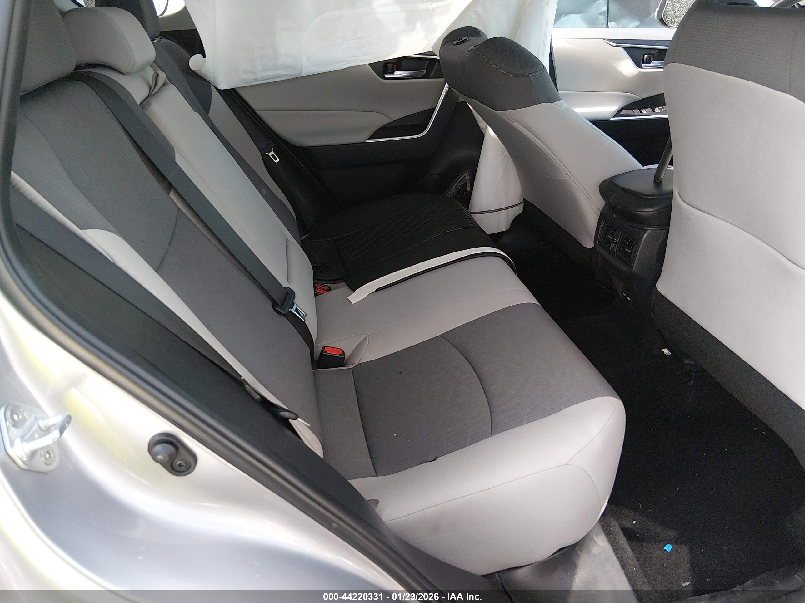 TOYOTA RAV4 image 8