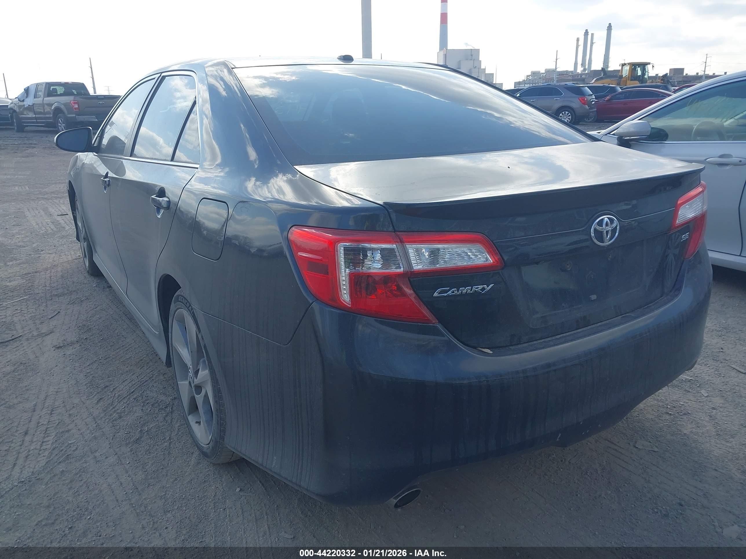 TOYOTA CAMRY image 3