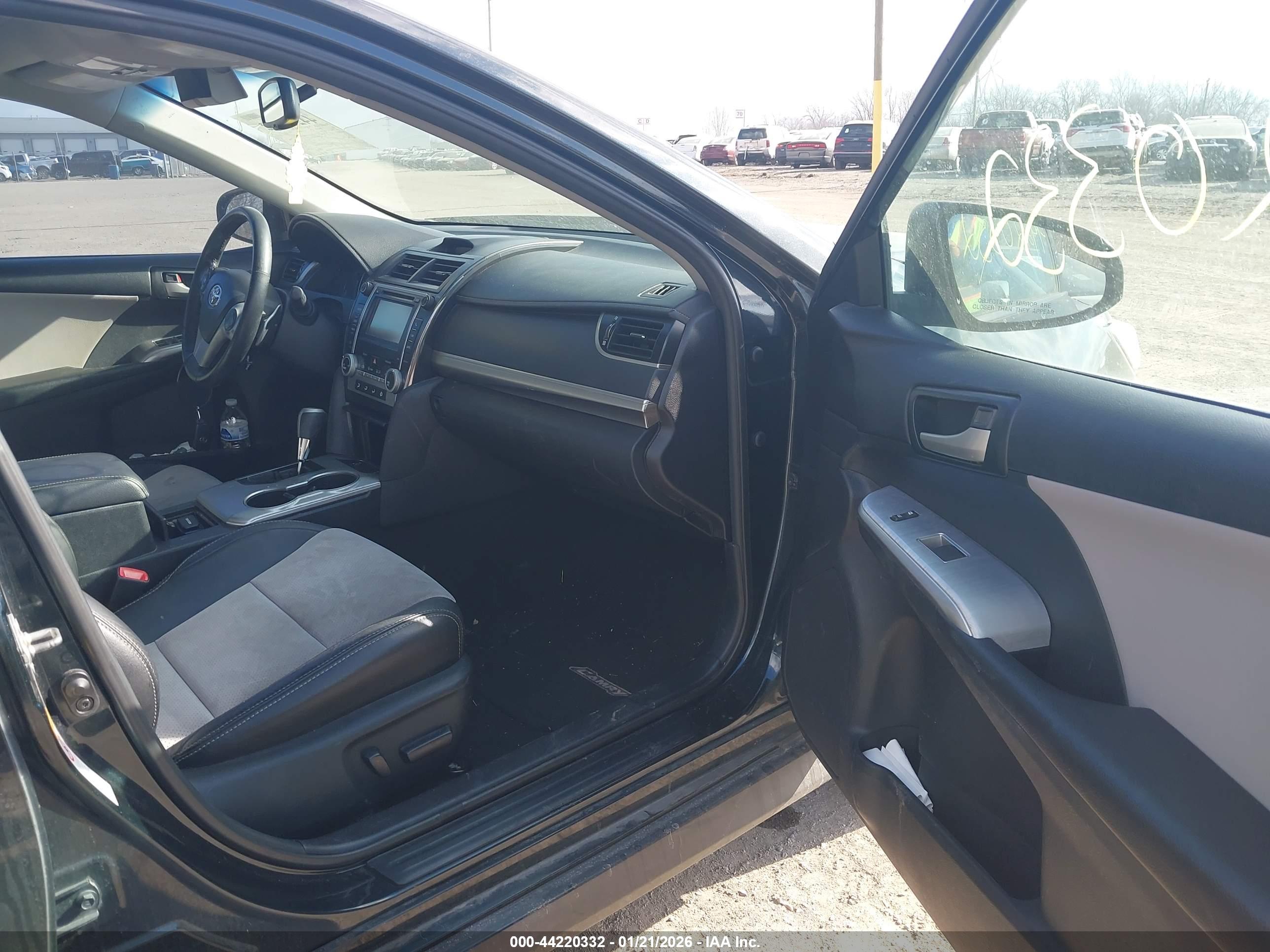 TOYOTA CAMRY image 5