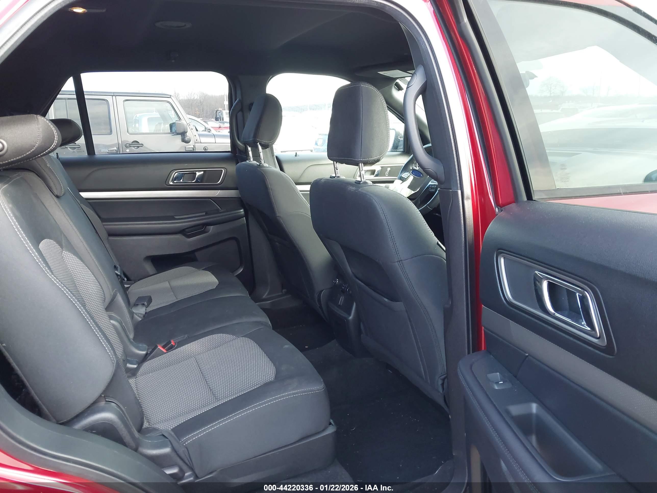 FORD EXPLORER image 8