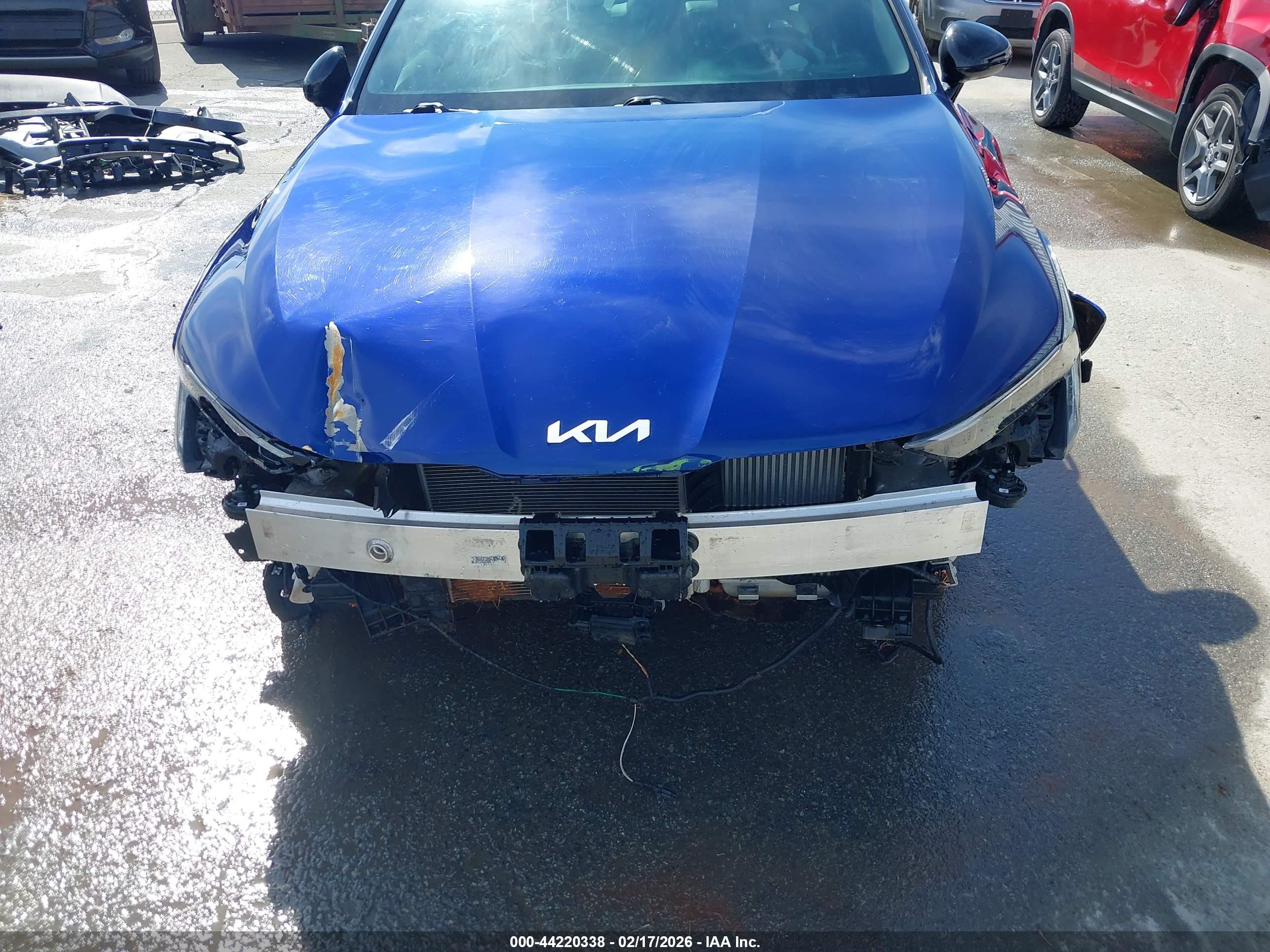 KIA K5 image 6