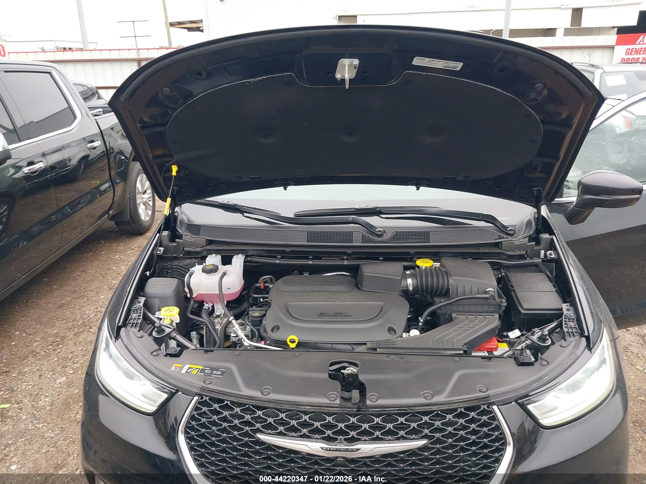 CHRYSLER PACIFICA image 10