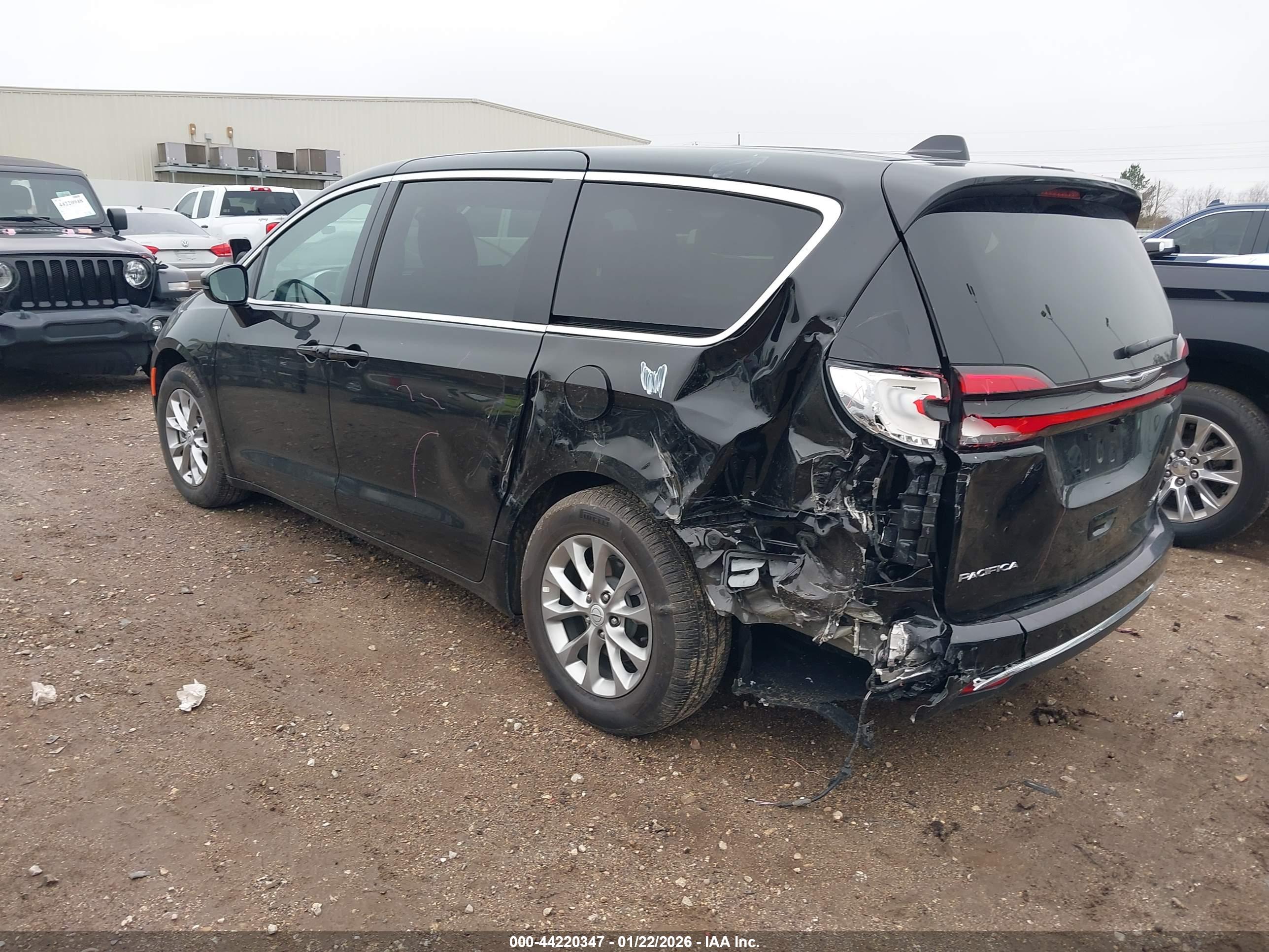 CHRYSLER PACIFICA image 3