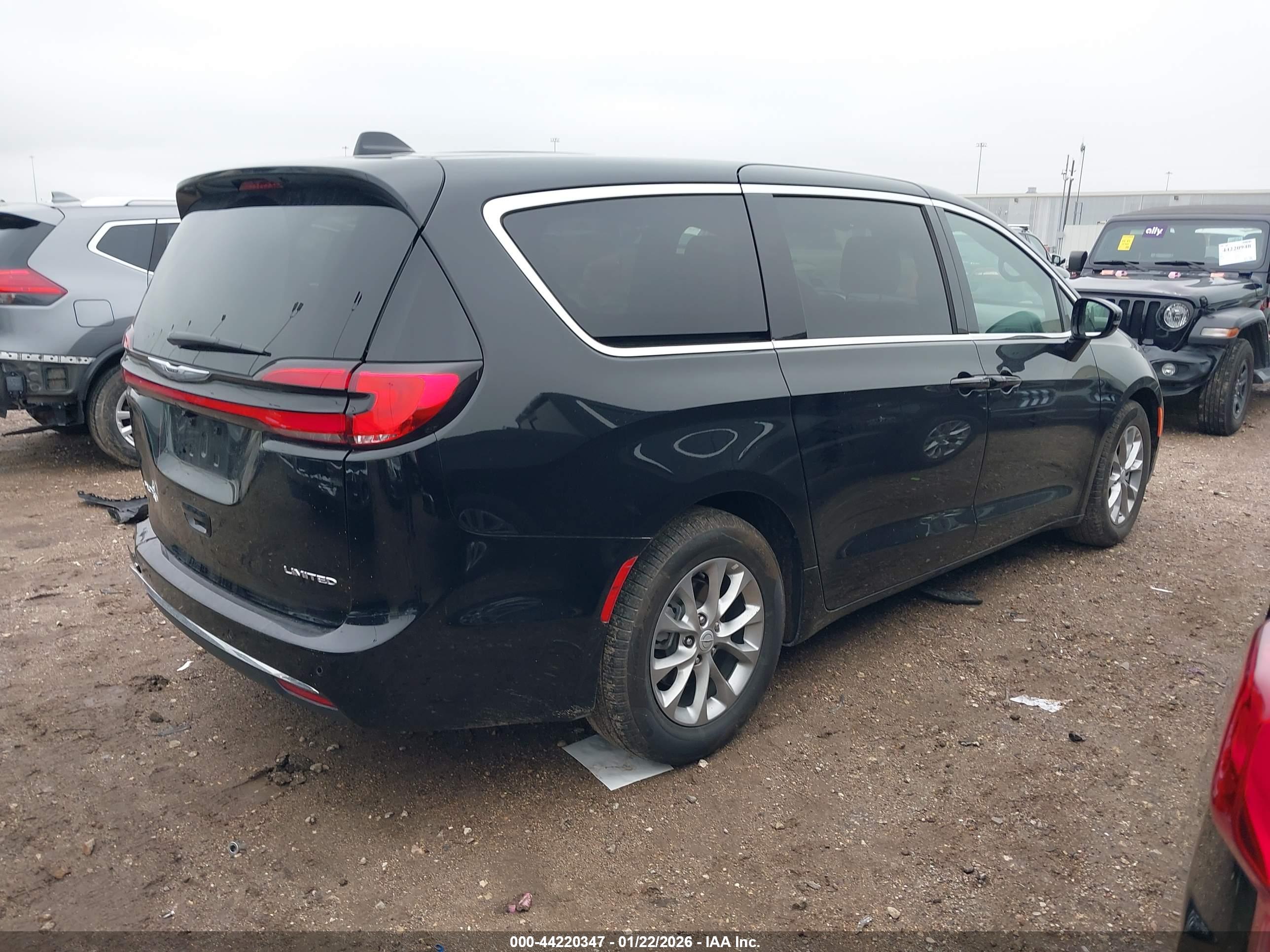 CHRYSLER PACIFICA image 4