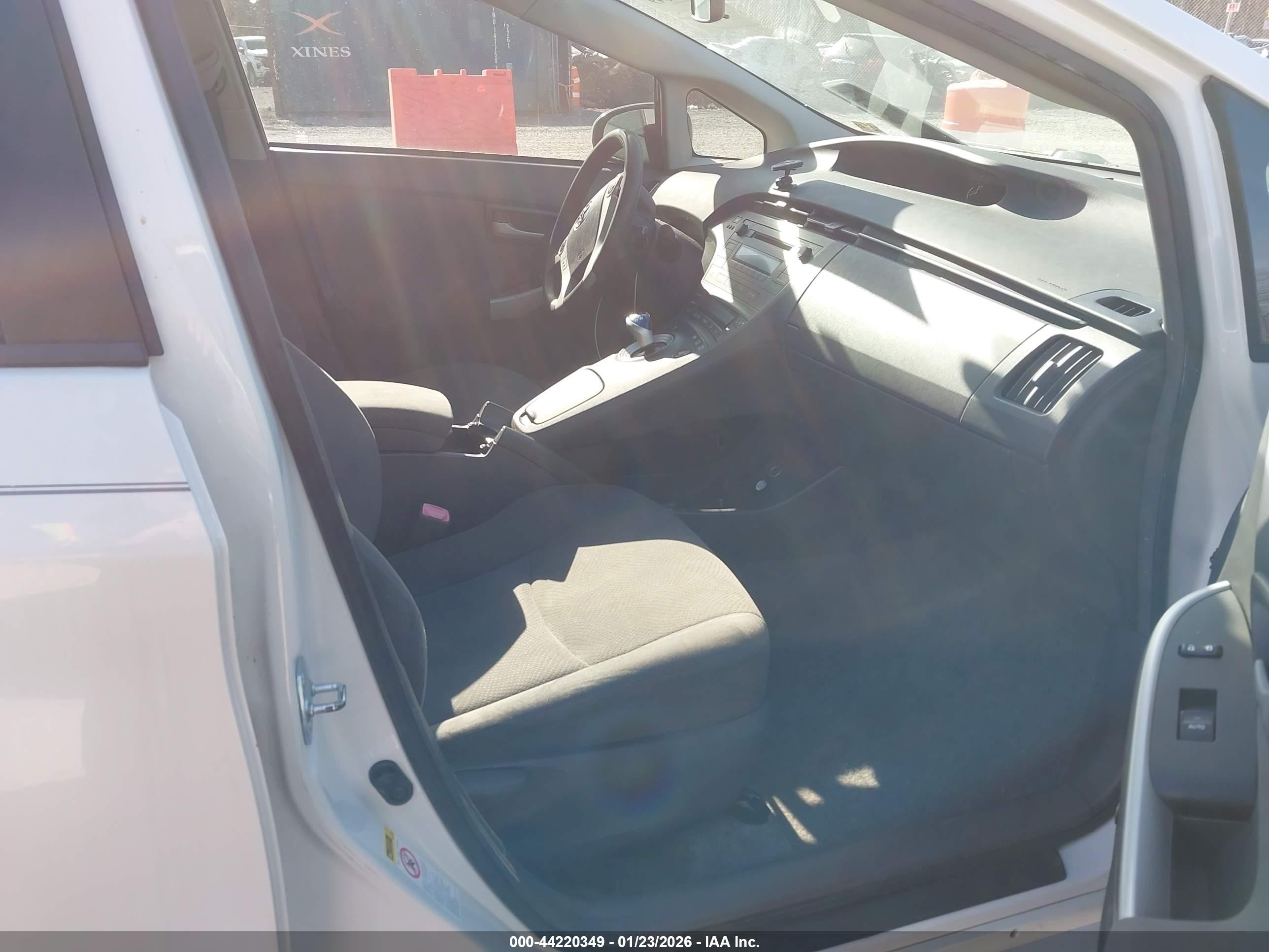 TOYOTA PRIUS image 5