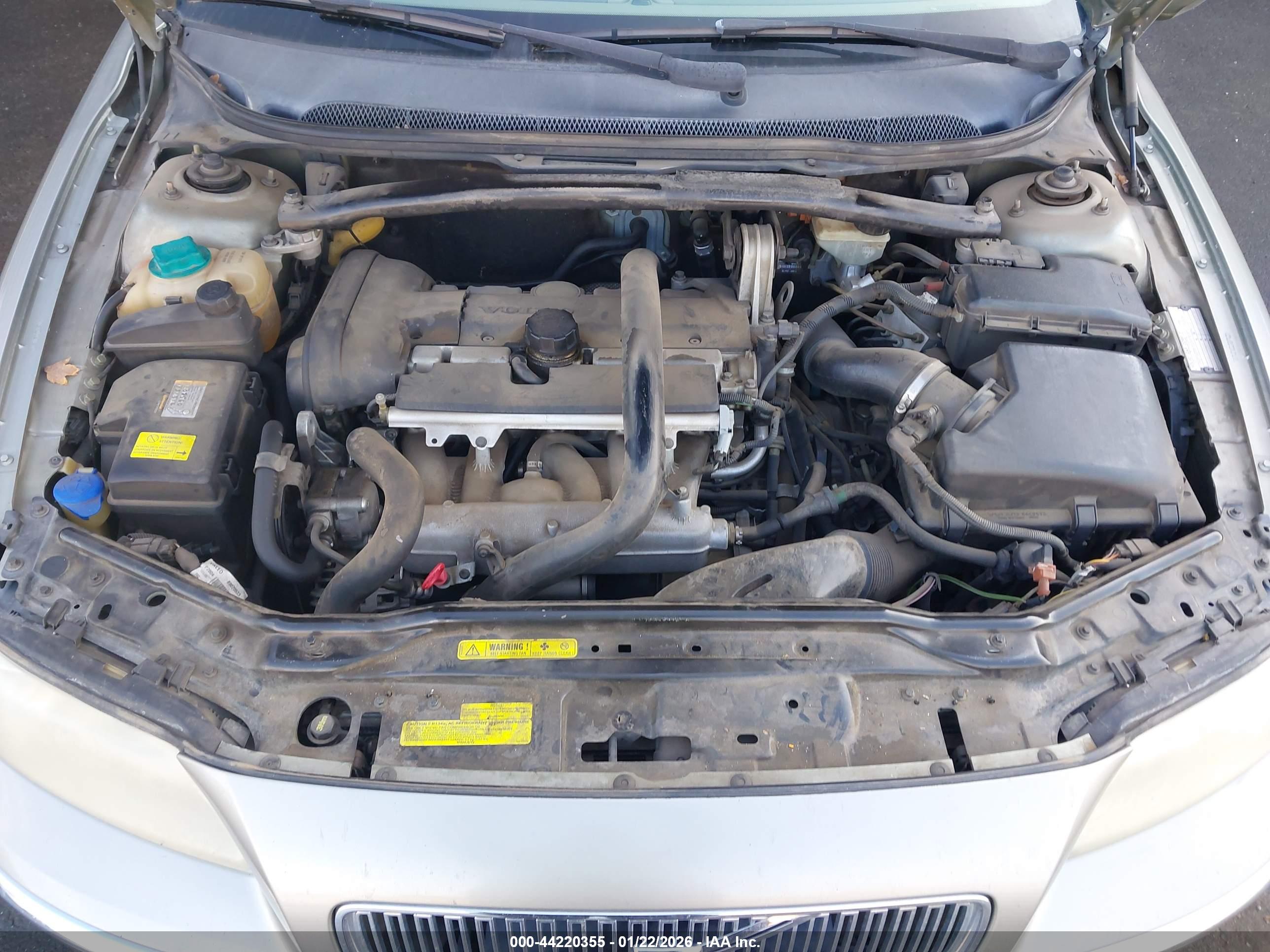 VOLVO V70 image 10