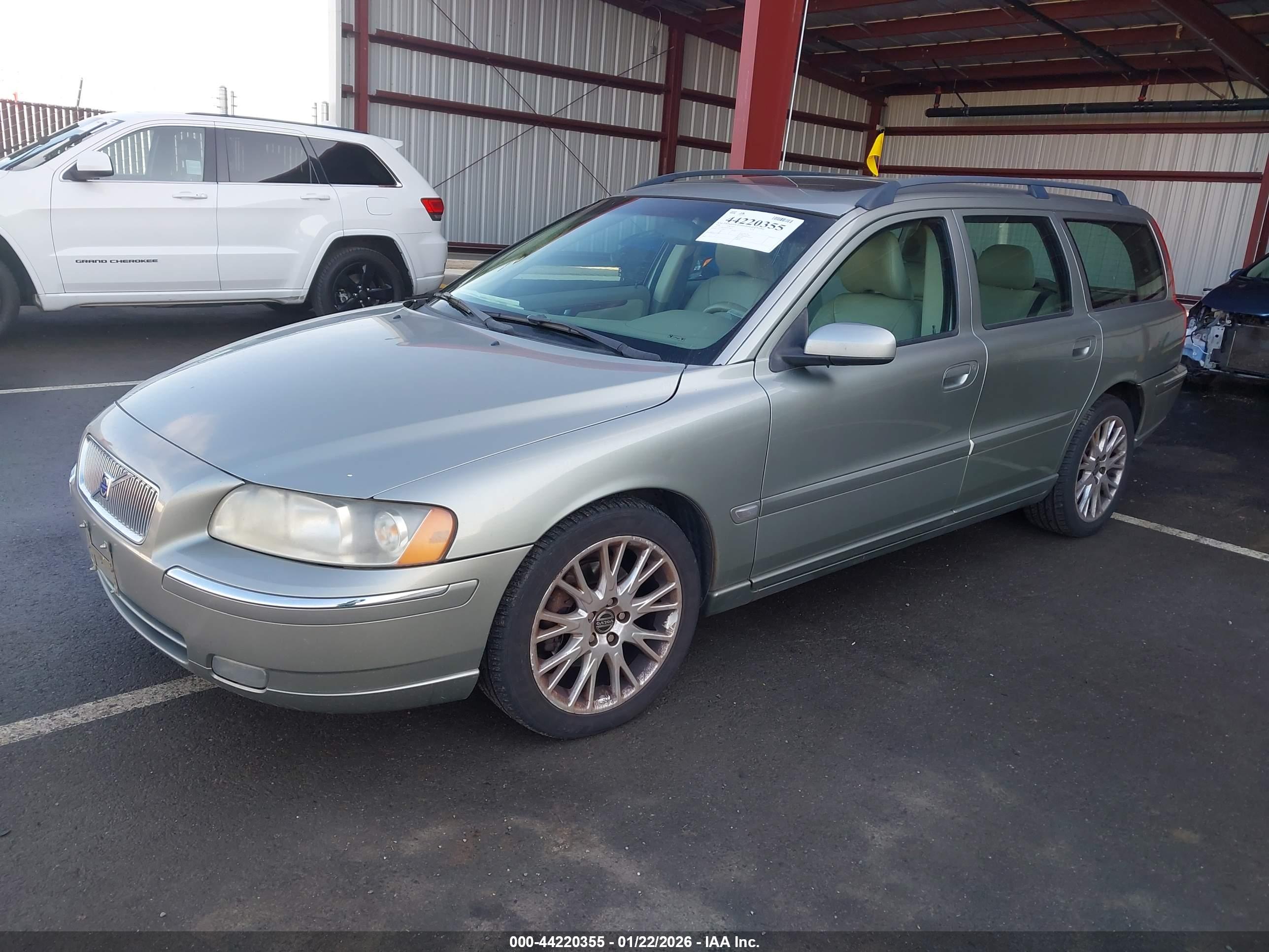 VOLVO V70 image 2