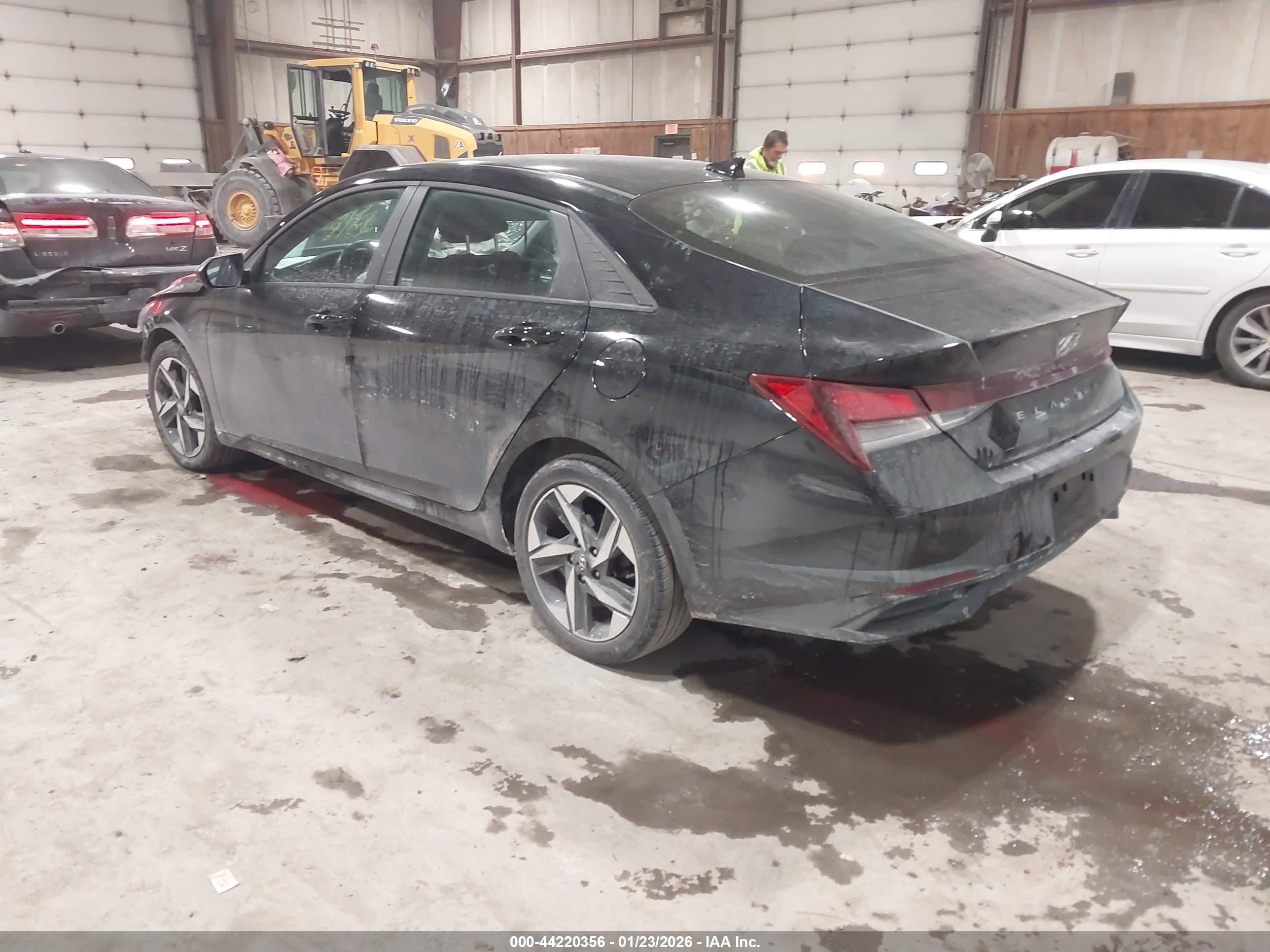 HYUNDAI ELANTRA image 3