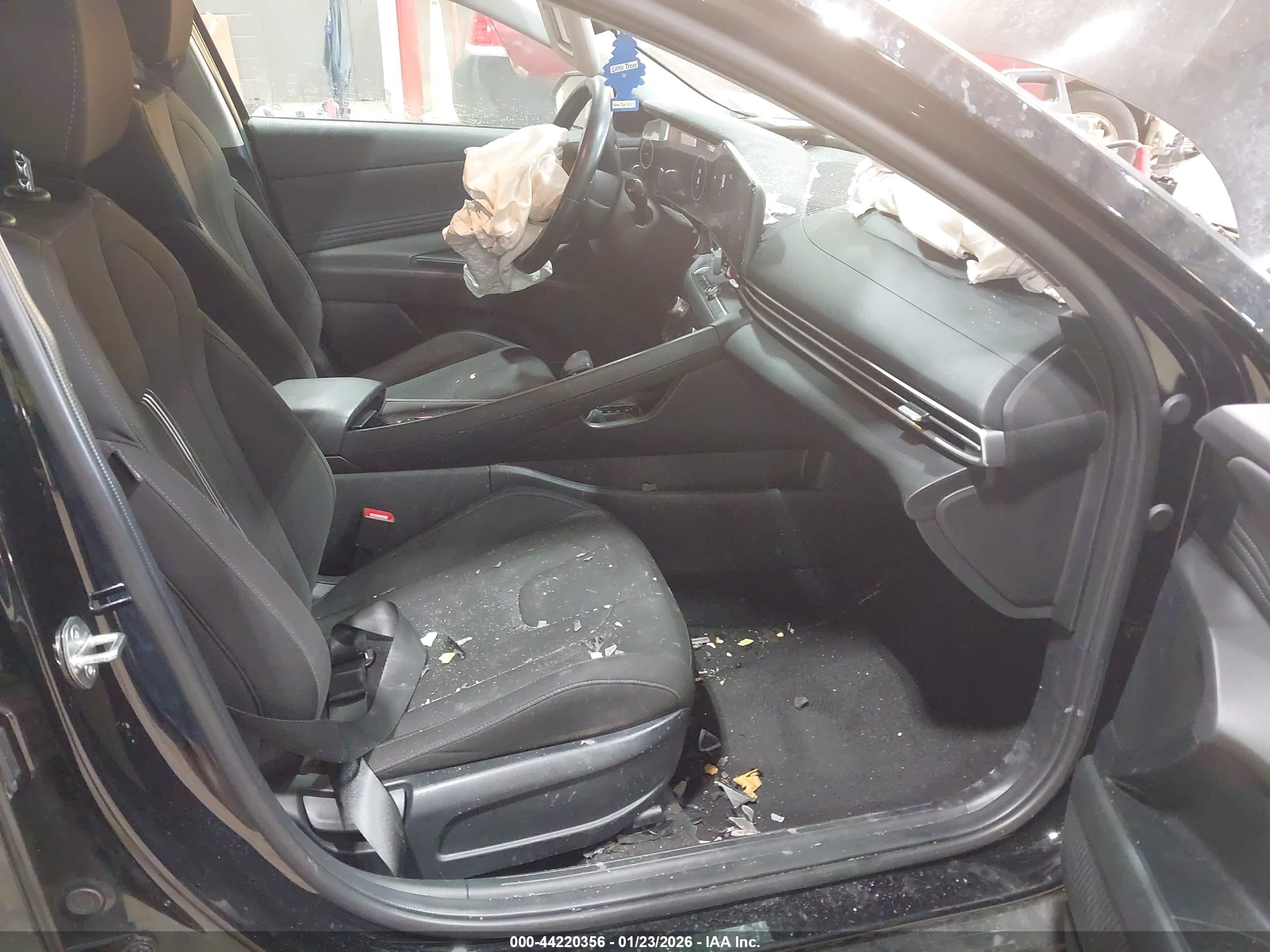 HYUNDAI ELANTRA image 5