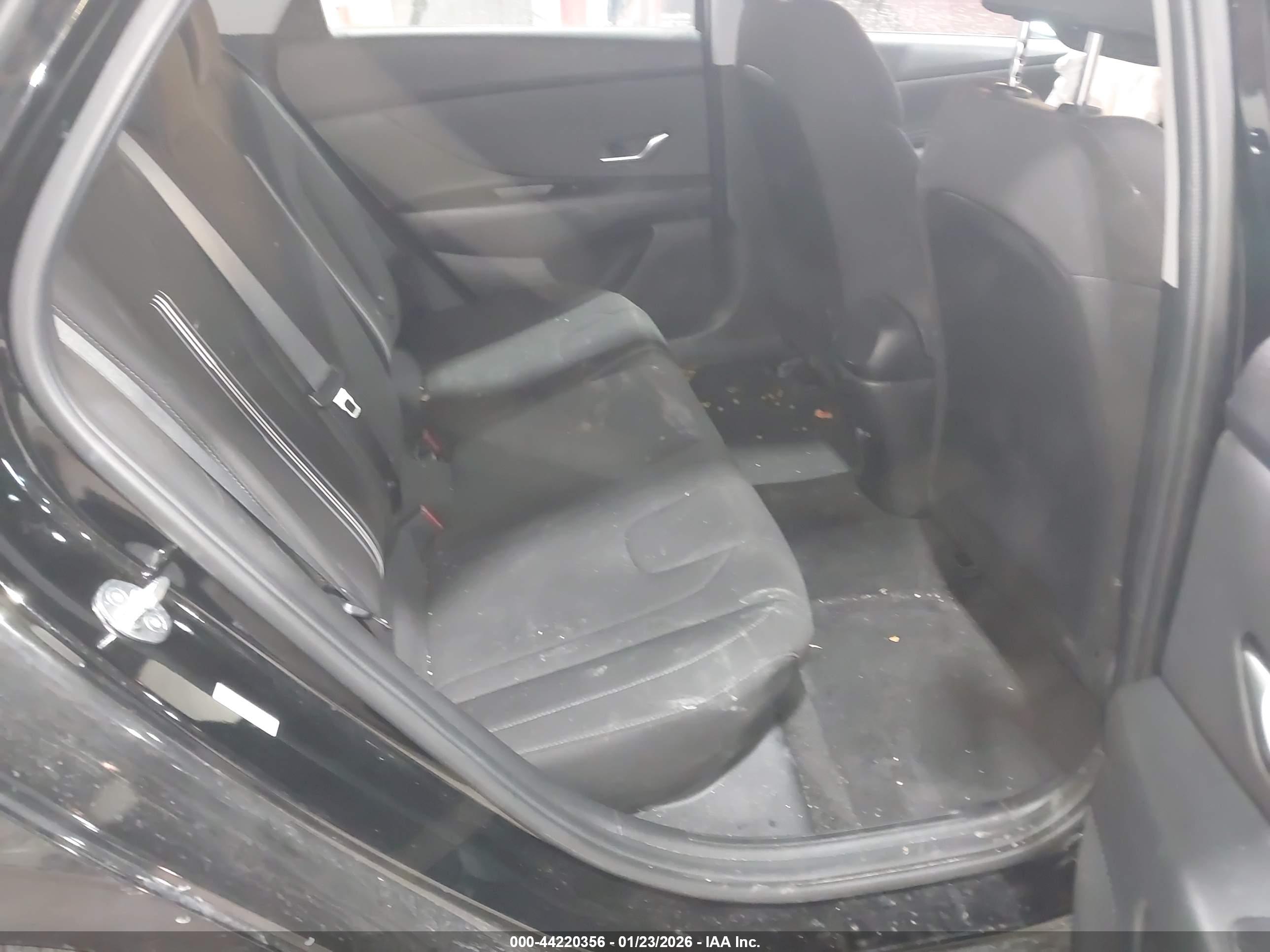 HYUNDAI ELANTRA image 8
