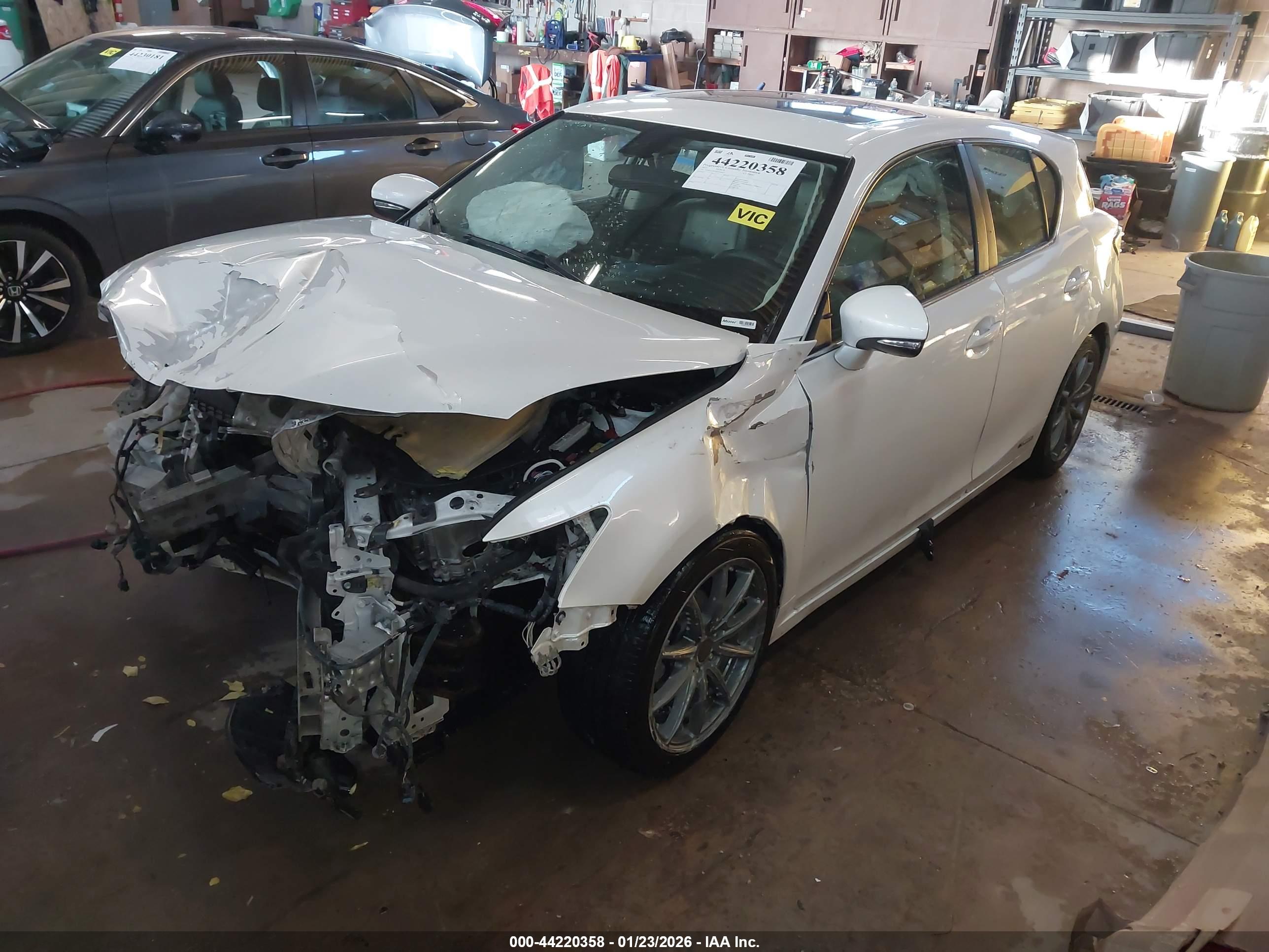 LEXUS CT image 2