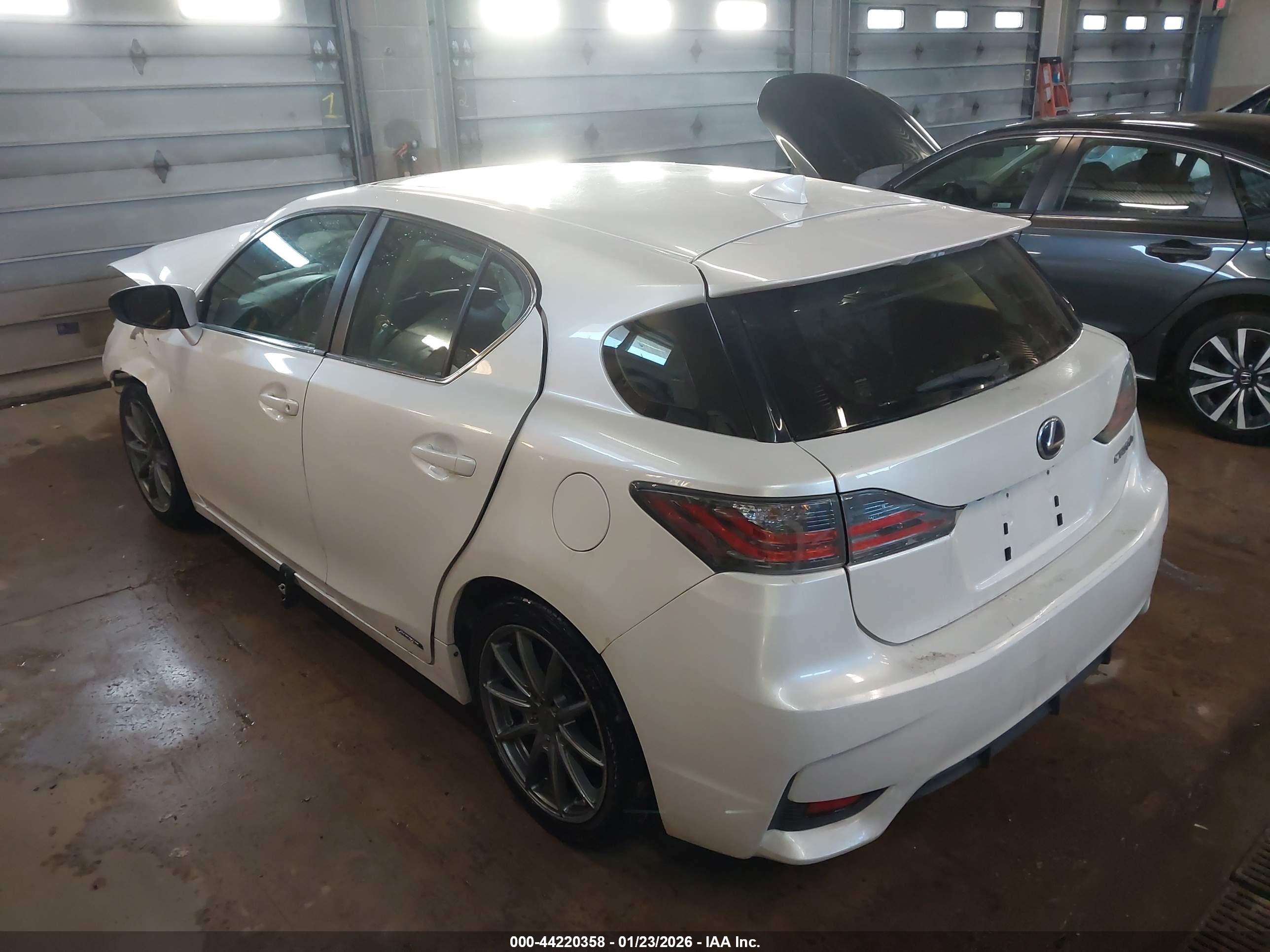 LEXUS CT image 3
