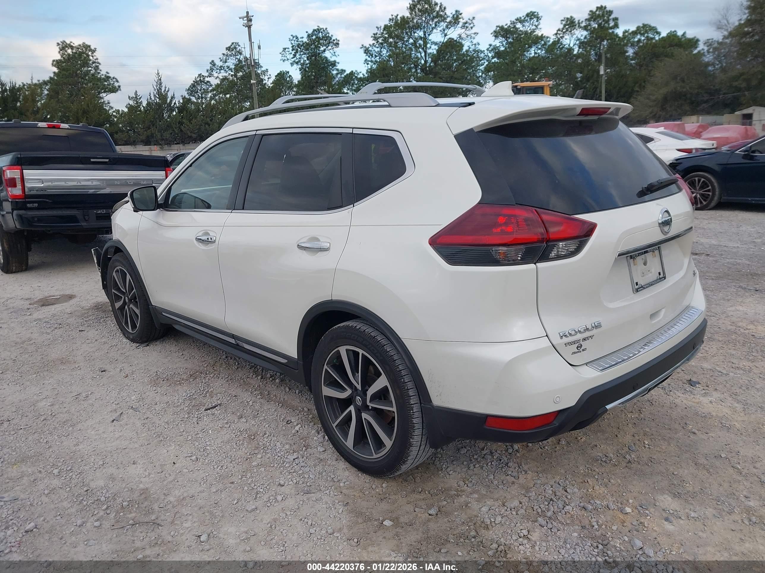 NISSAN ROGUE image 3